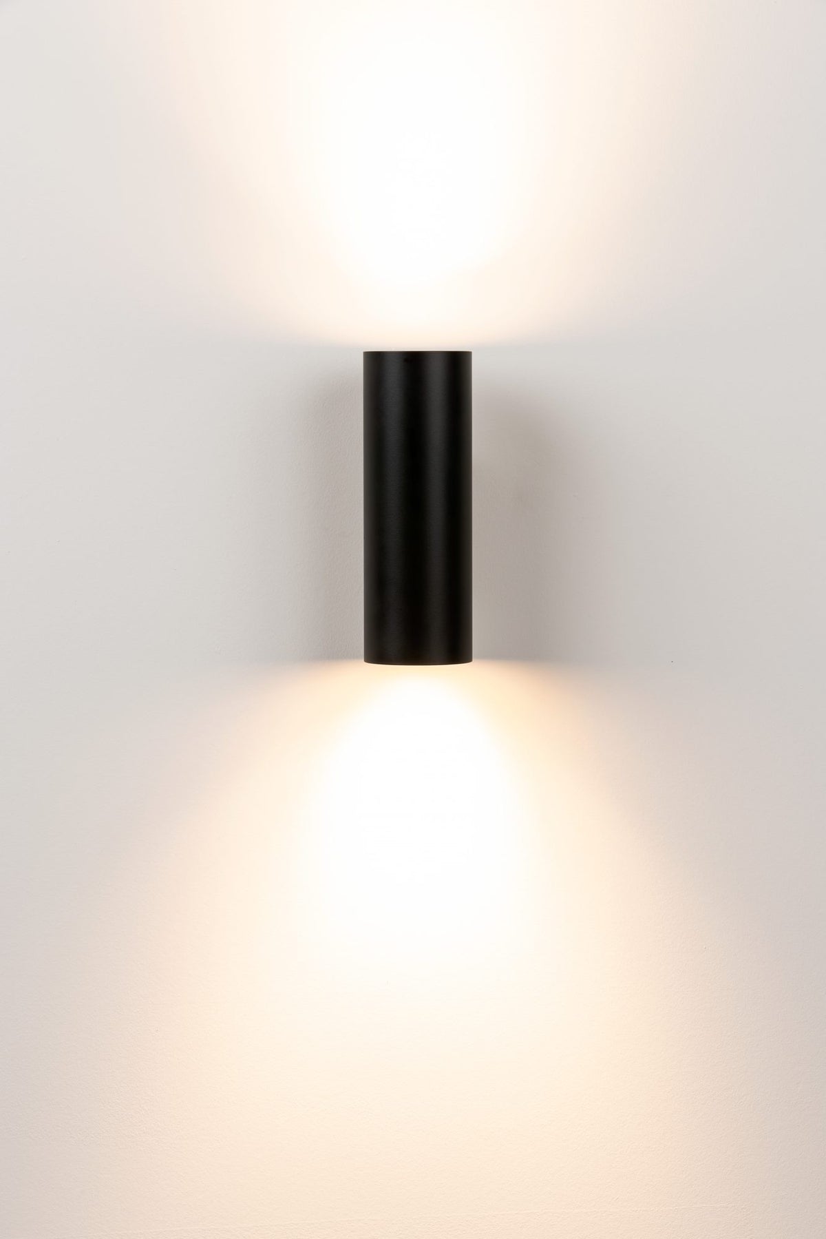 Aplique de pared de 2 luces – Milan Kronn – cuerpo de zamak inyectado, 3 acabados