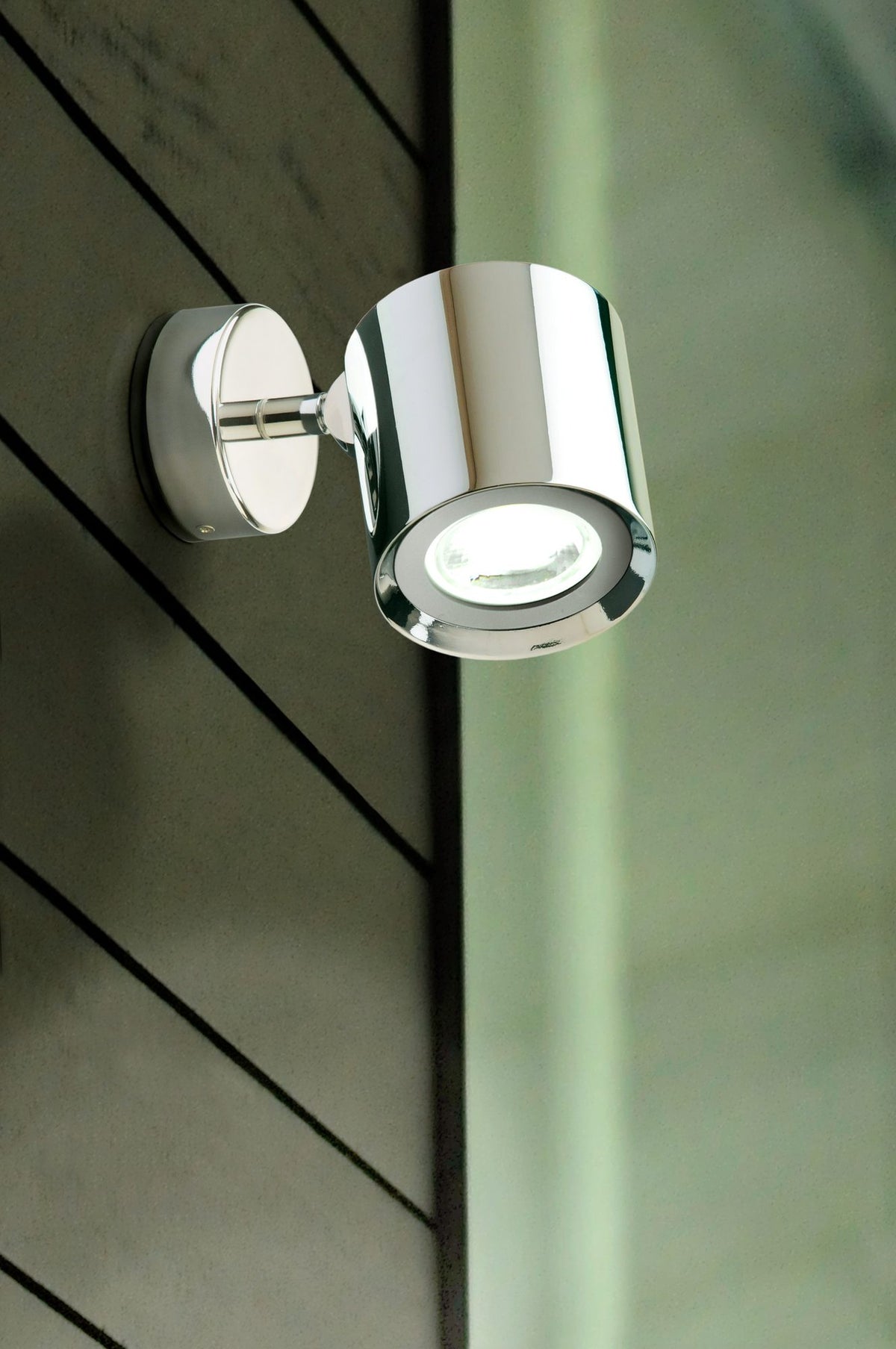 Aplique o plafón de 1 luz – Milan Kronn – cuerpo de zamak inyectado, 3 acabados