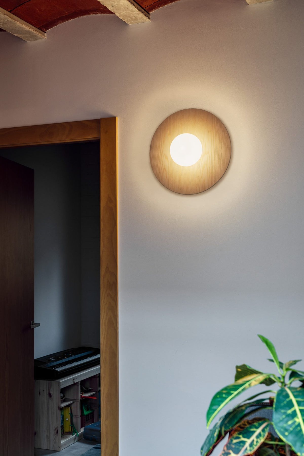 Aplique o plafón Ø40 cm – Milan Knock – base reversible en madera de fresno con globo de vidrio soplado