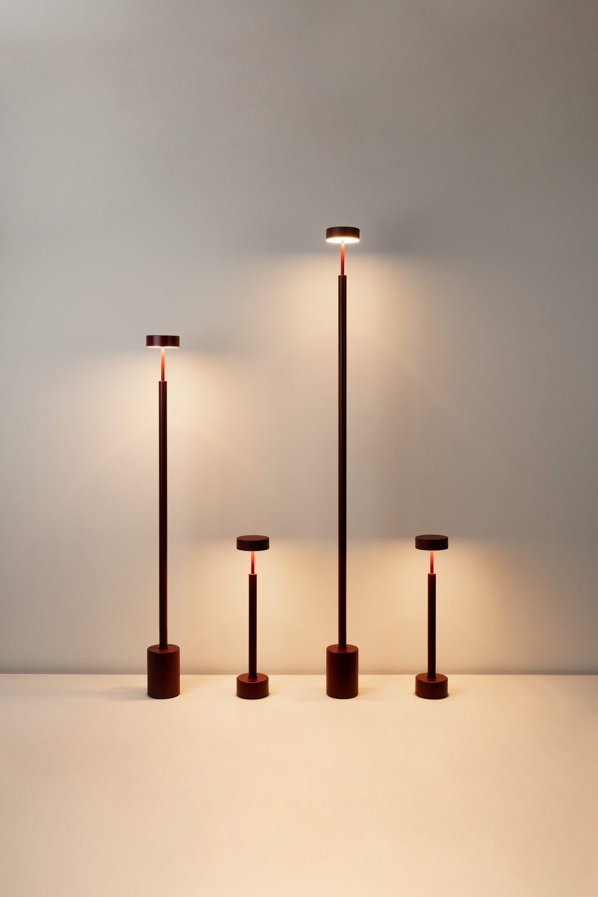 Lámpara de pie de salón 170 cm – Milan Peak – diseño cilíndrico en tela, 3 acabados