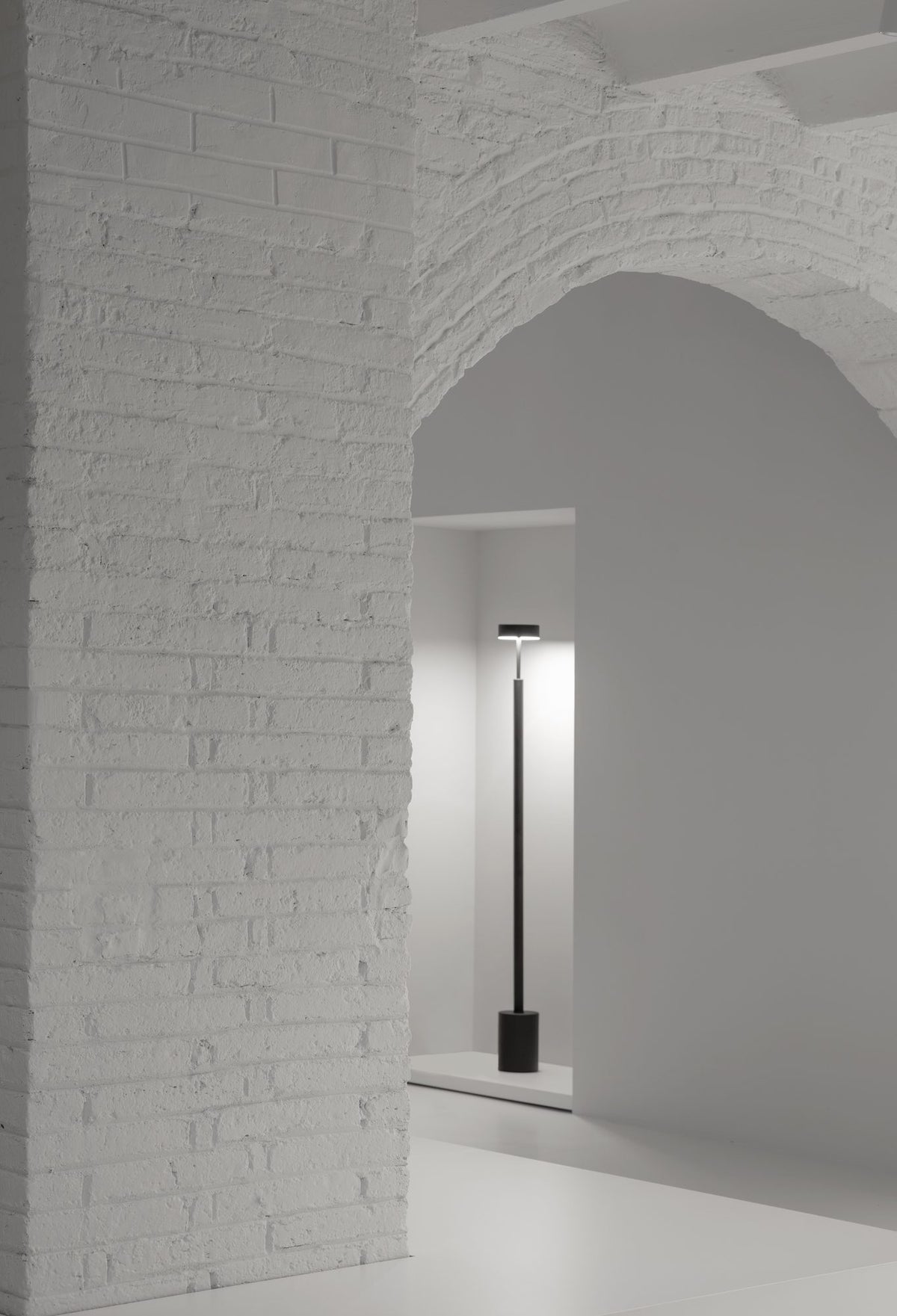 Lámpara de pie de salón 130 cm – Milan Peak – diseño de cilindros superpuestos en metal, 3 acabados