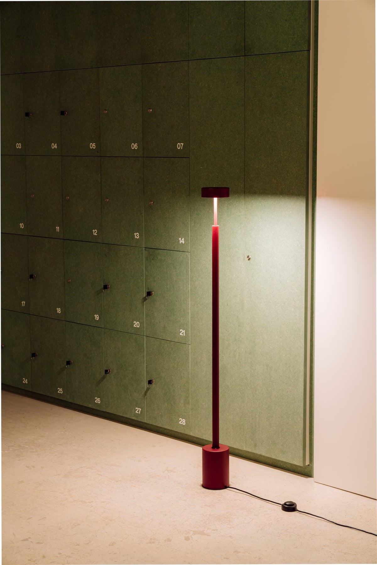 Lámpara de pie de salón 130 cm – Milan Peak – diseño de cilindros superpuestos en metal, 3 acabados