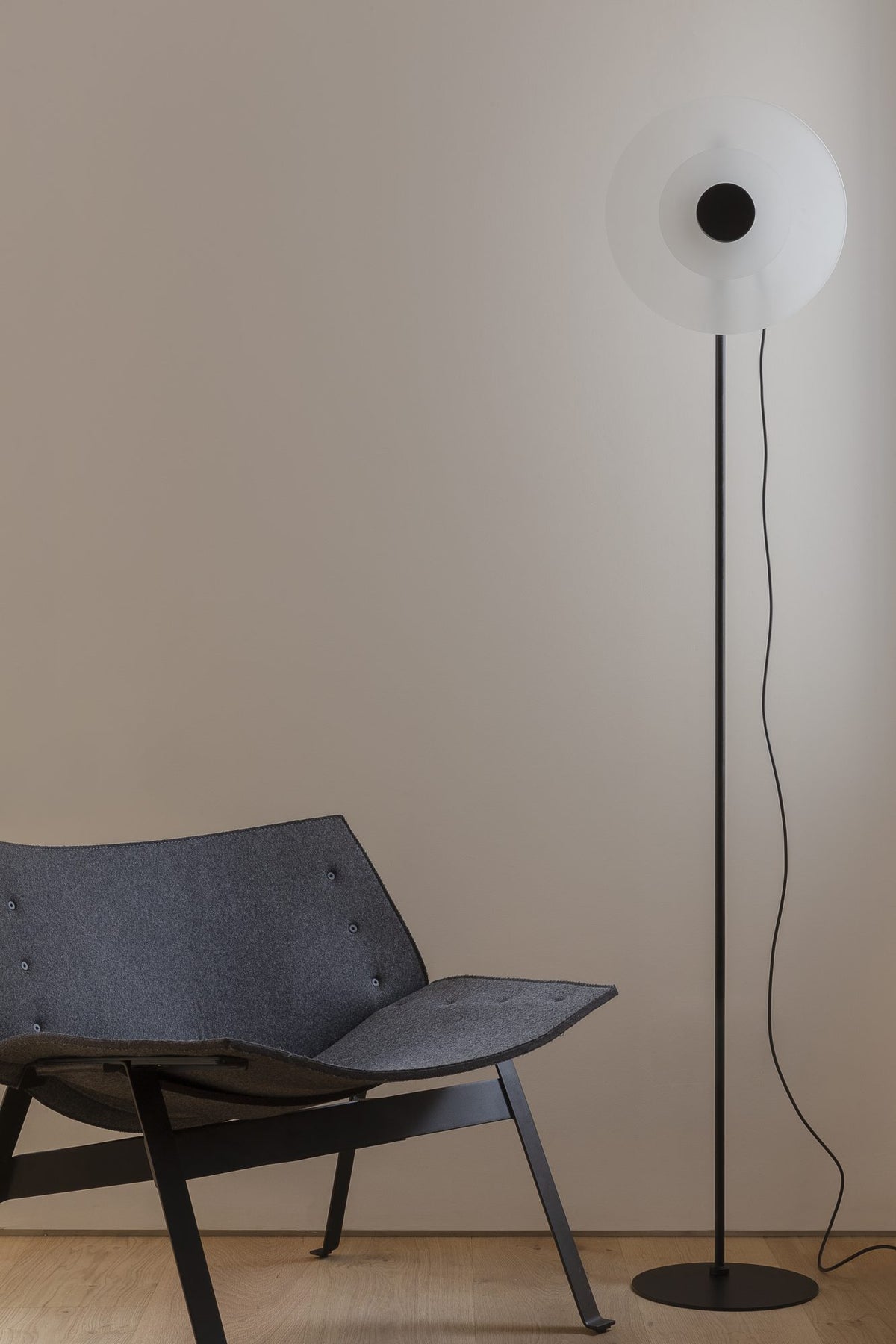 Cabezal orientable para pie de salón – Milan Halos – altura y orientación regulables, acabado negro texturado