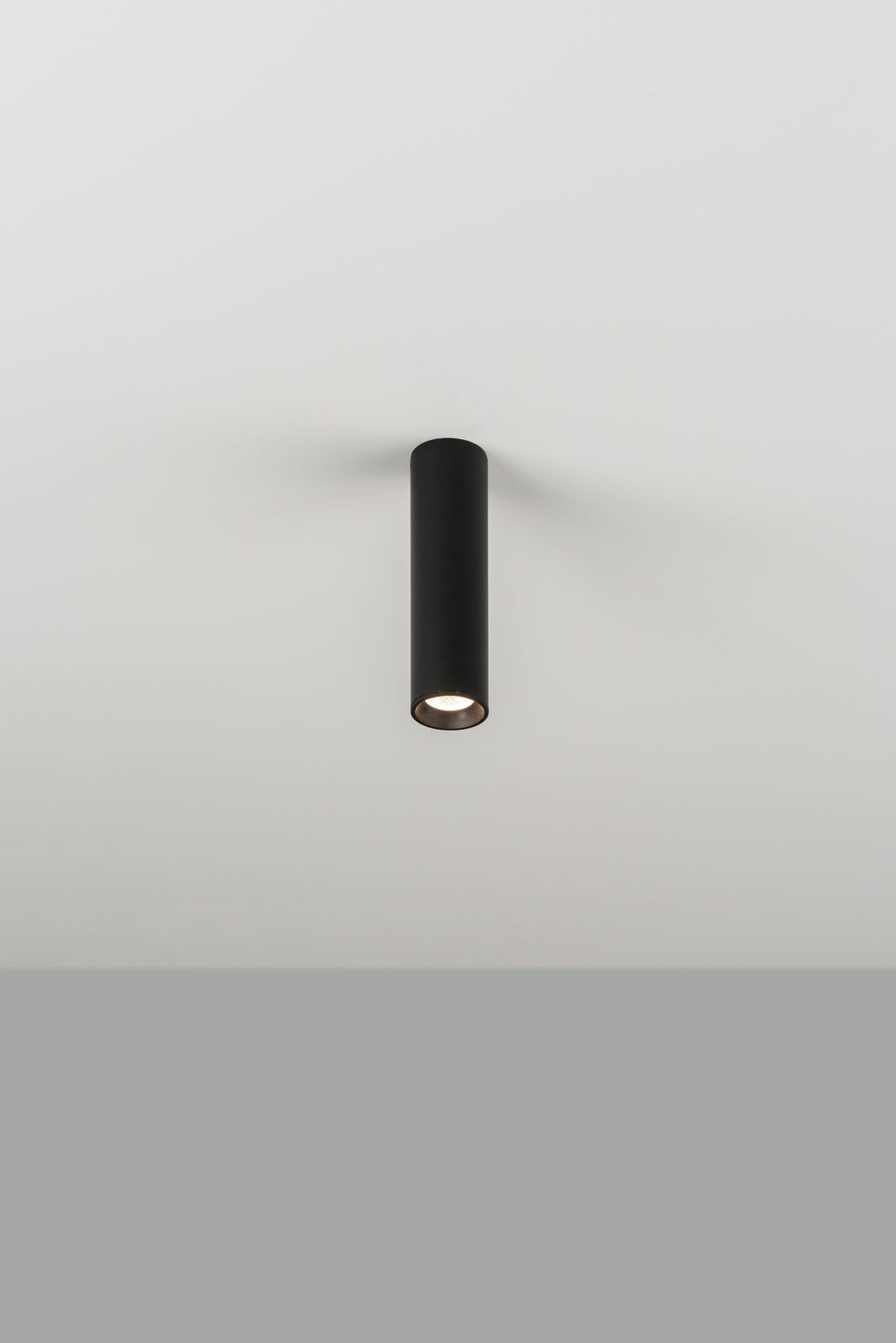 Plafón técnico compacto con LED DOB 5W, 15 cm de altura – Milan Haul 40 – perfil de aluminio extruido, 2 acabados