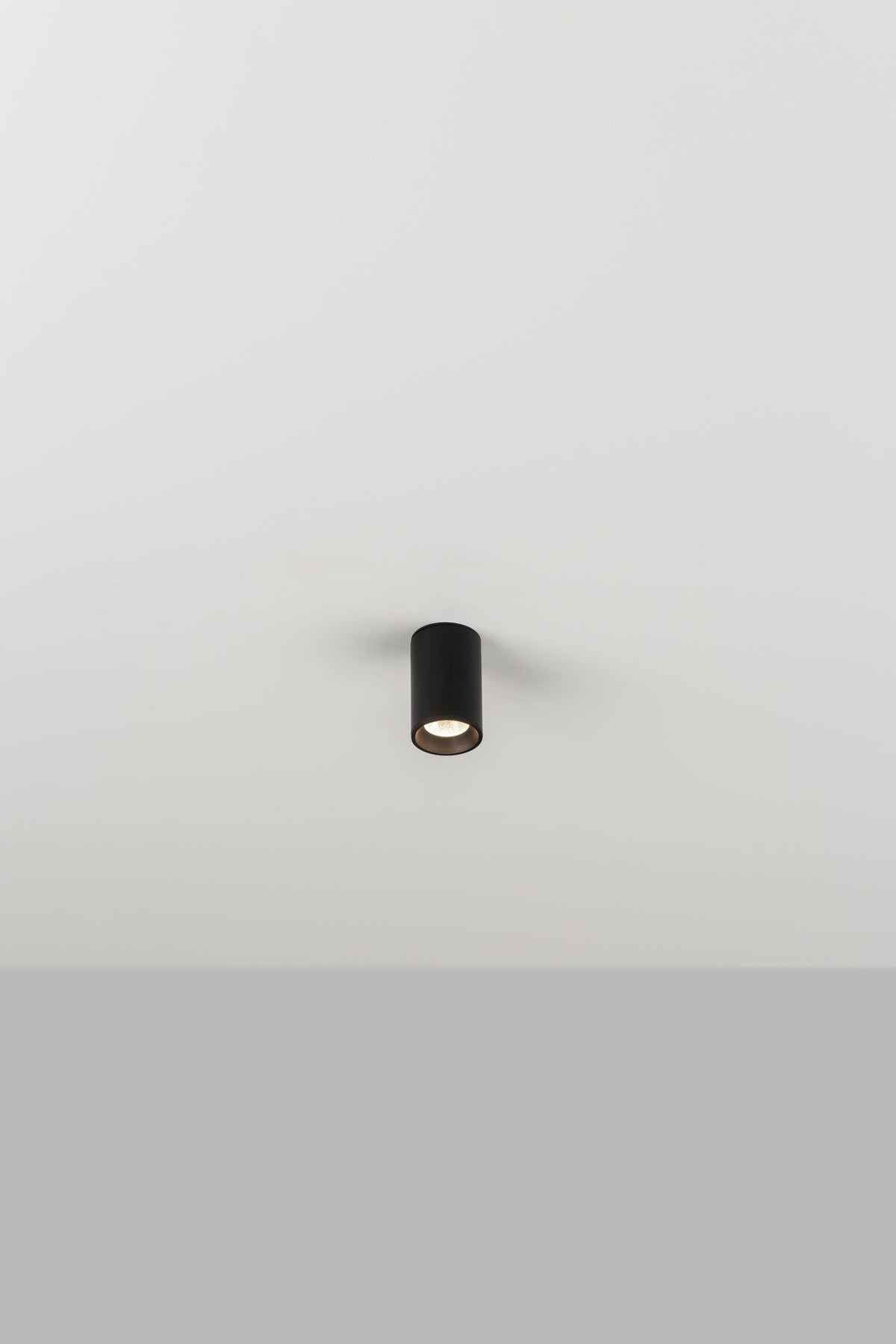 Plafón técnico compacto con LED DOB 5W, 6 cm de altura – Milan Haul 40 – perfil de aluminio extruido, 2 acabados