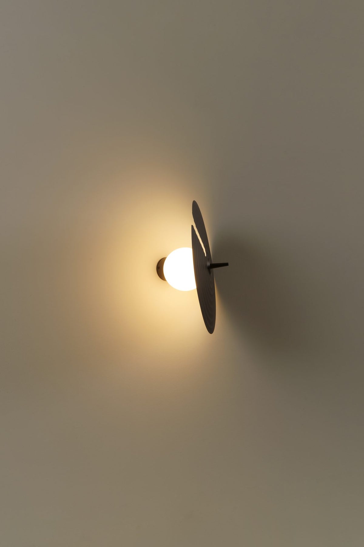 Aplique de pared – Milan Symphony – tulipa de cristal giratoria con cierre magnético, 3 acabados