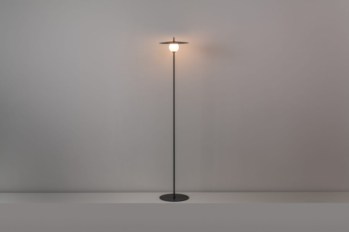 Lámpara de pie 160 cm – Milan Symphony – pantalla de cristal giratoria con cierre magnético, 3 acabados