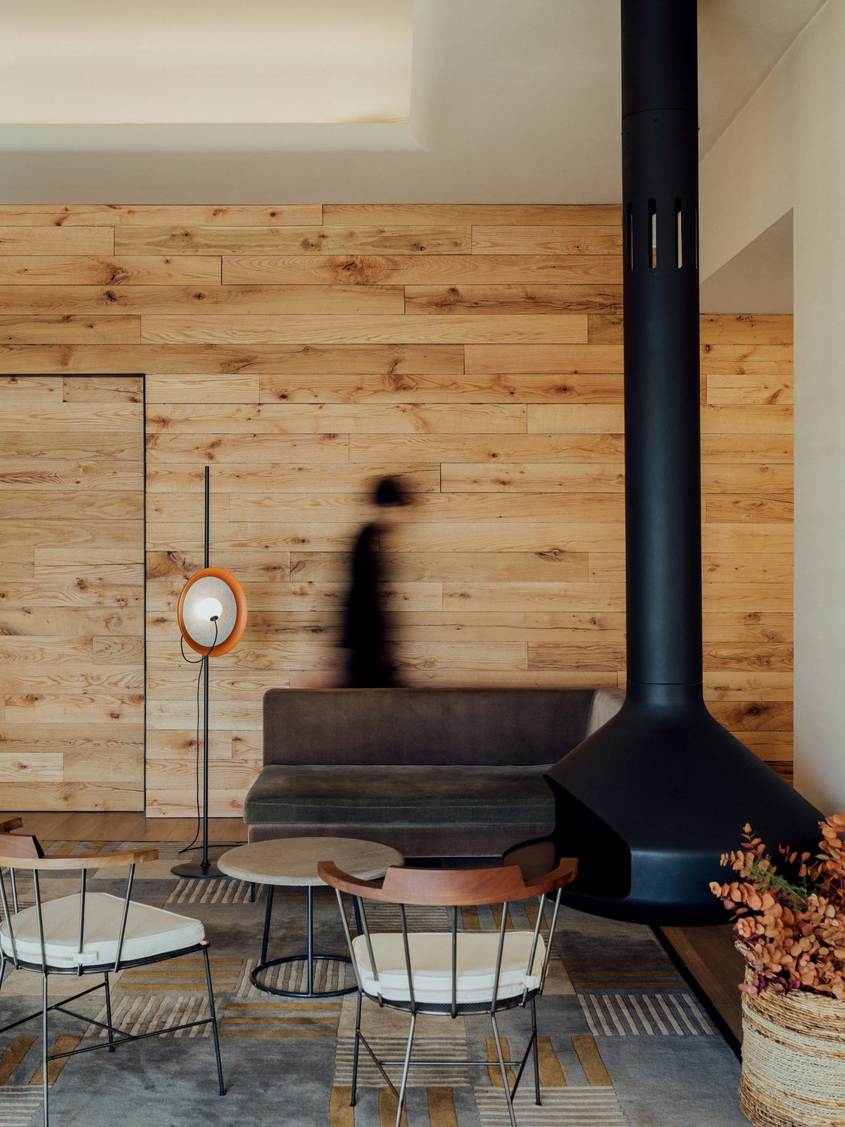 Lámpara de pie de salón – Milan Wire – tulipa de cristal conectada a pantalla textil mediante un hilo, 3 acabados