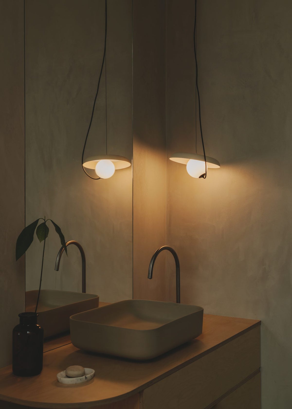 Lámpara colgante – Milan Wire – tulipa de cristal conectada a pantalla textil mediante un hilo, 3 acabados