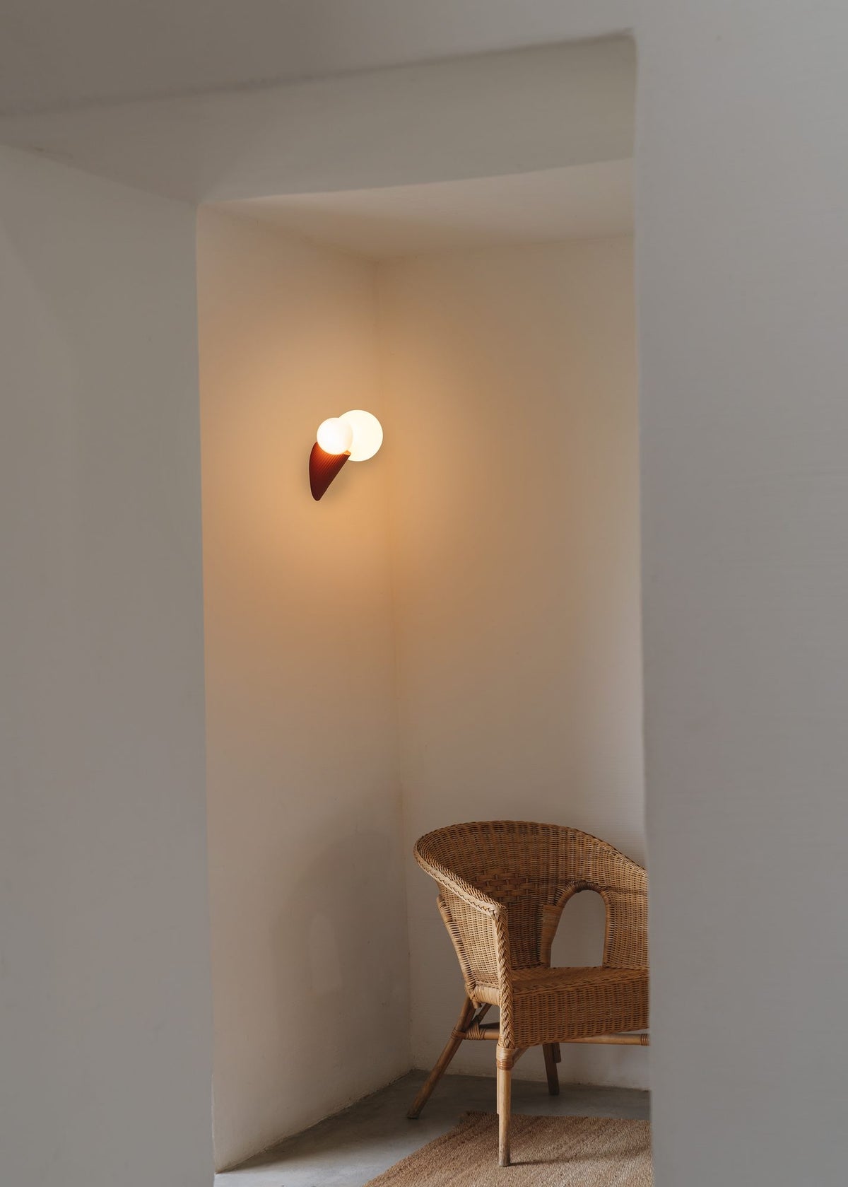 Aplique de pared – Milan Land – cuerpo cerámico con difusor de vidrio soplado opal, 3 acabados