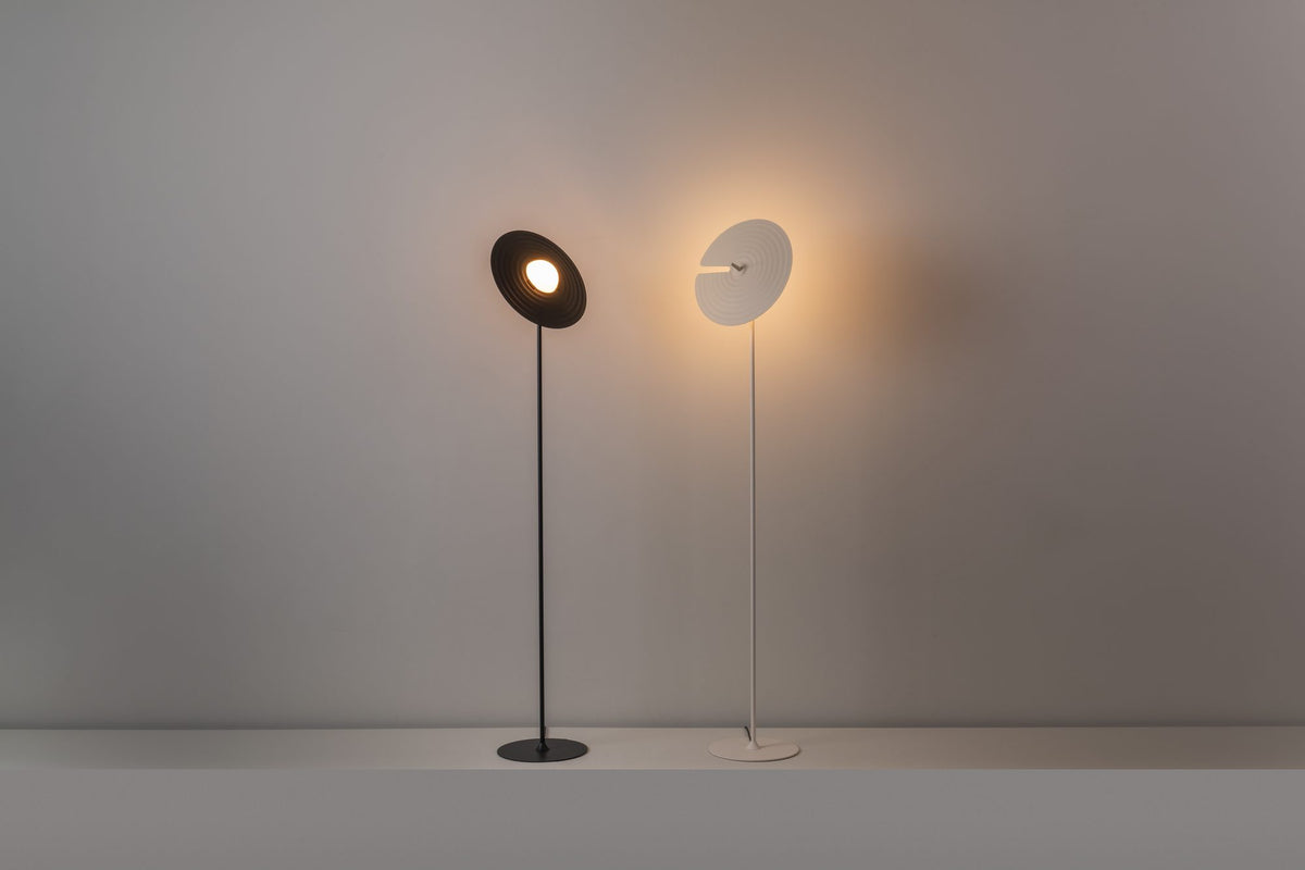Lámpara de pie 130 cm – Milan Symphony – pantalla de cristal giratoria con cierre magnético, 3 acabados