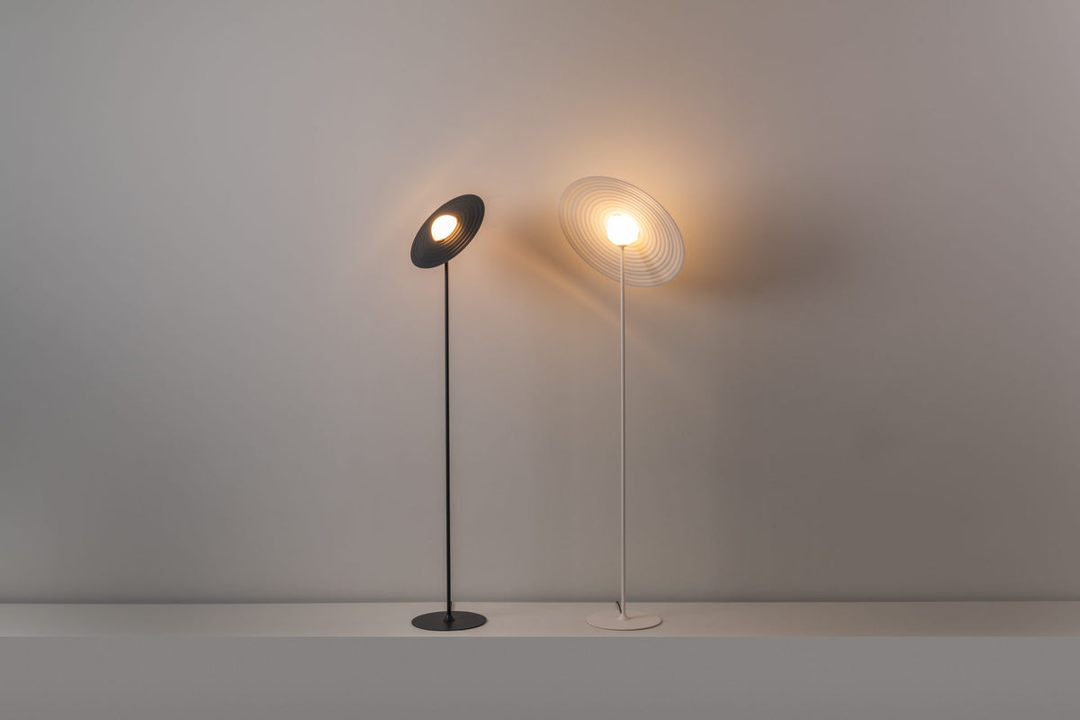 Lámpara de pie 130 cm – Milan Symphony – pantalla de cristal giratoria con cierre magnético, 3 acabados