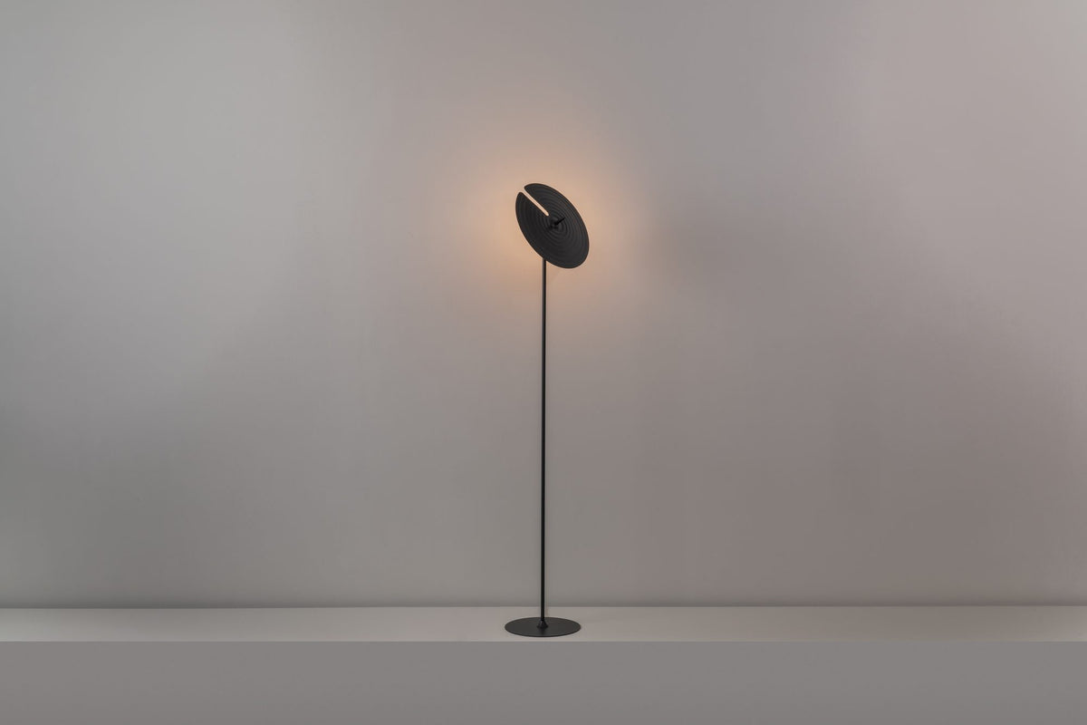 Lámpara de pie 130 cm – Milan Symphony – pantalla de cristal giratoria con cierre magnético, 3 acabados