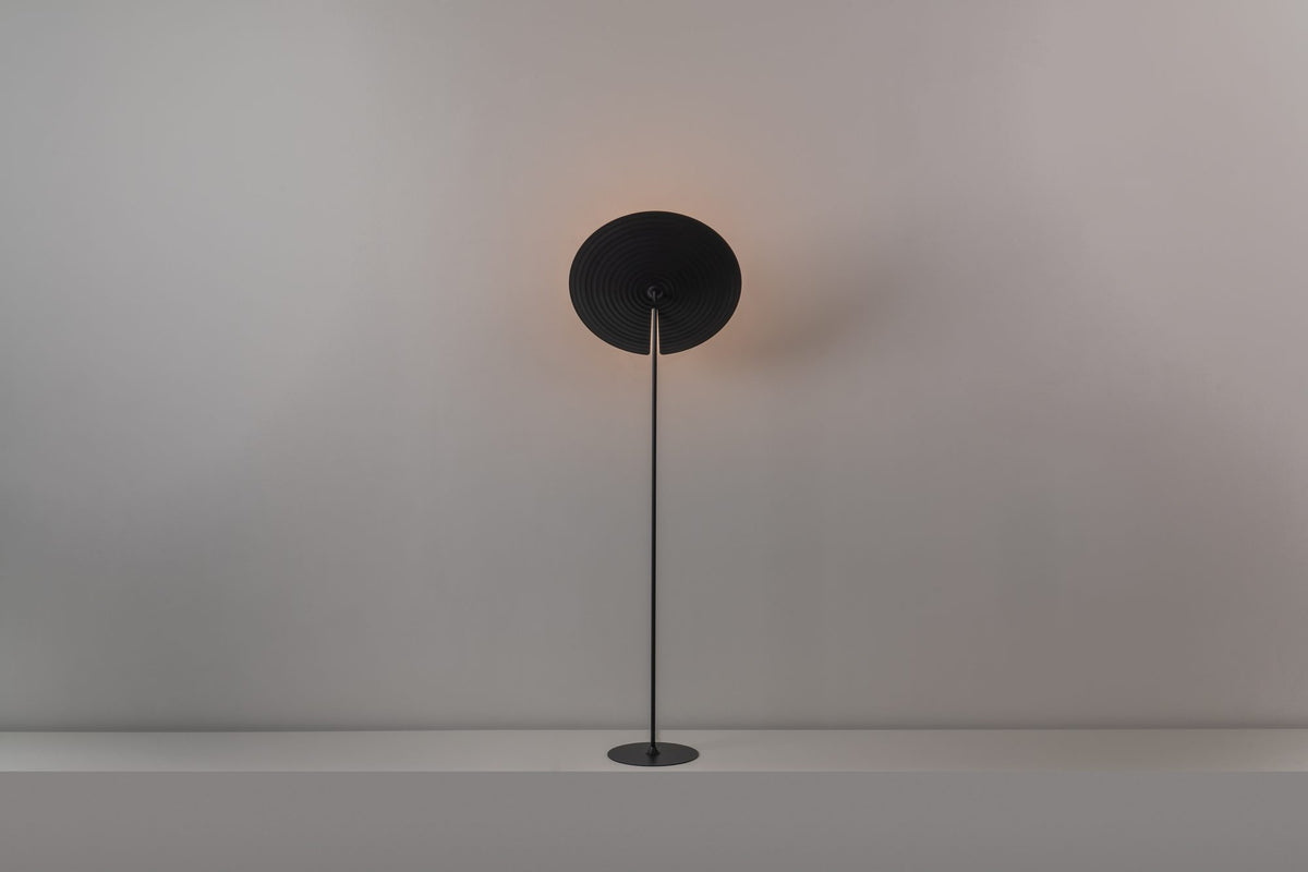 Lámpara de pie 130 cm – Milan Symphony – pantalla de cristal giratoria con cierre magnético, 3 acabados