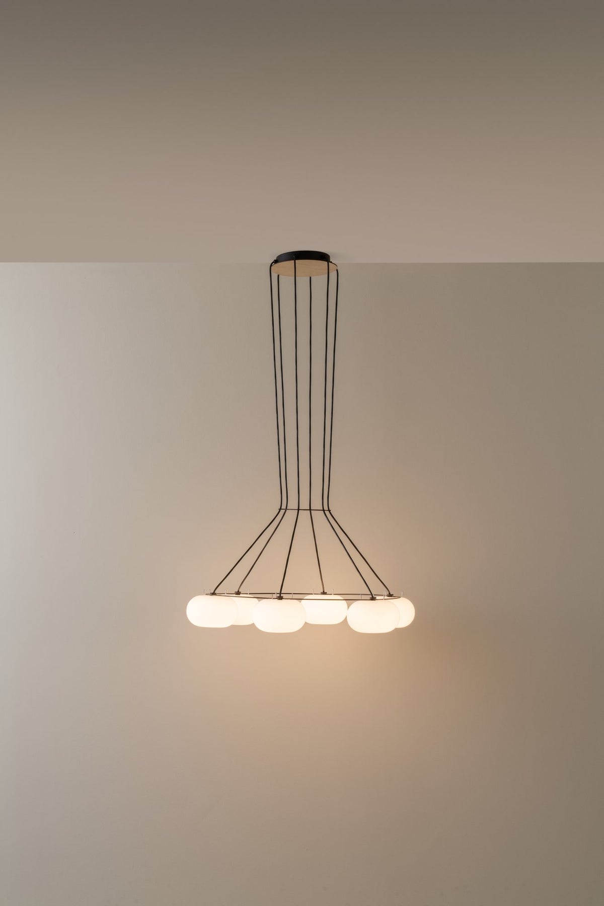 Lámpara colgante de 6 luces – Milan Knock – versión de gran formato, acabado negro texturado