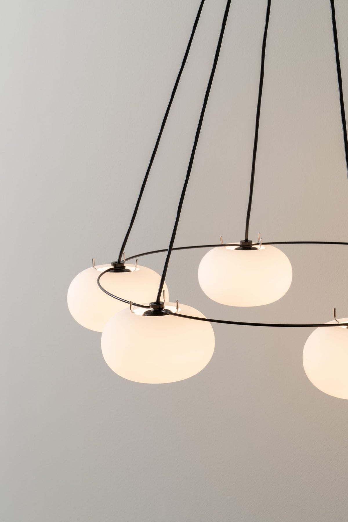 Lámpara colgante de 6 luces – Milan Knock – versión de gran formato, acabado negro texturado