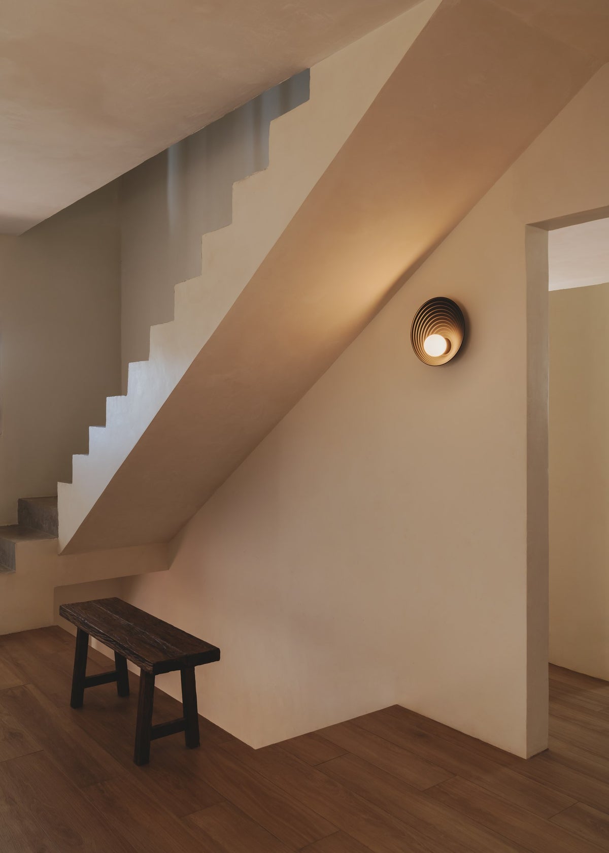 Aplique de pared – Milan Albor – pantalla de vidrio soplado opal con base de cerámica, 3 acabados