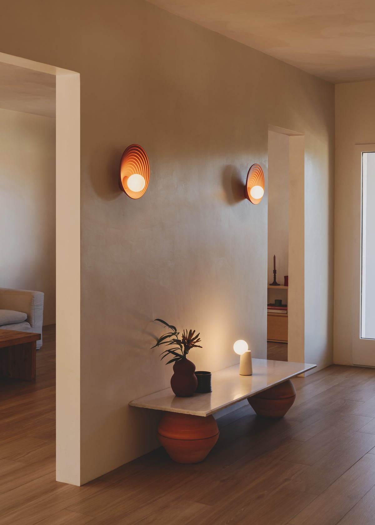 Aplique de pared – Milan Albor – pantalla de vidrio soplado opal con base de cerámica, 3 acabados