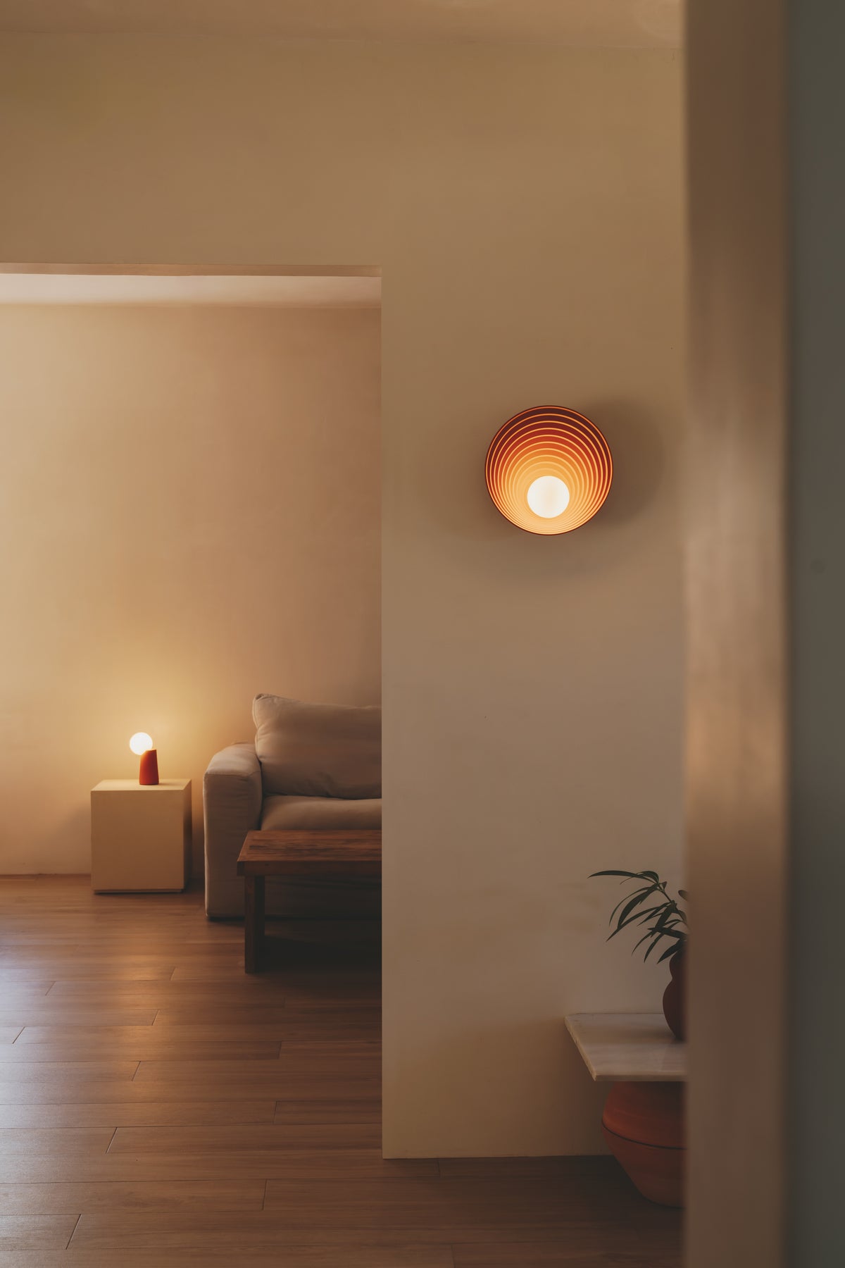 Aplique de pared – Milan Albor – pantalla de vidrio soplado opal con base de cerámica, 3 acabados