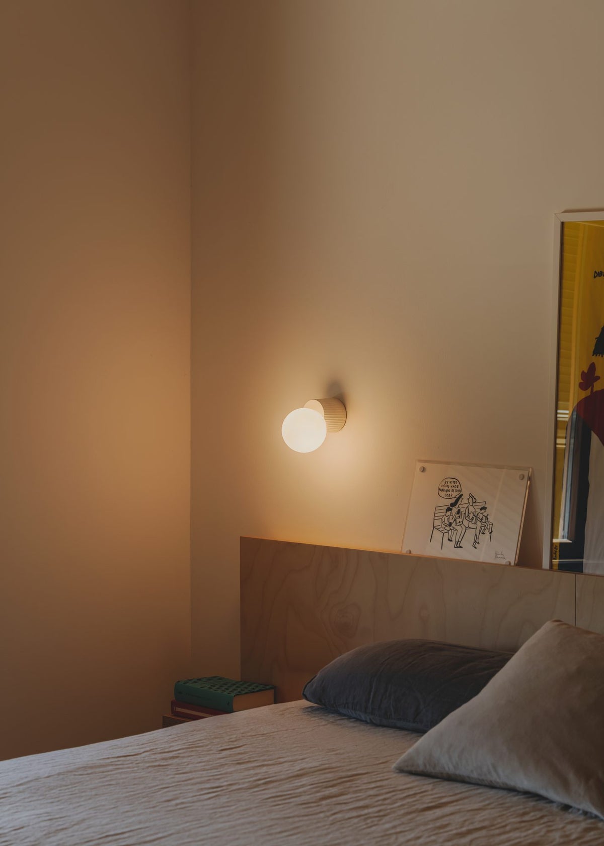 Aplique de pared pequeño – Milan Land – cuerpo cerámico con difusor de vidrio soplado opal, 3 acabados