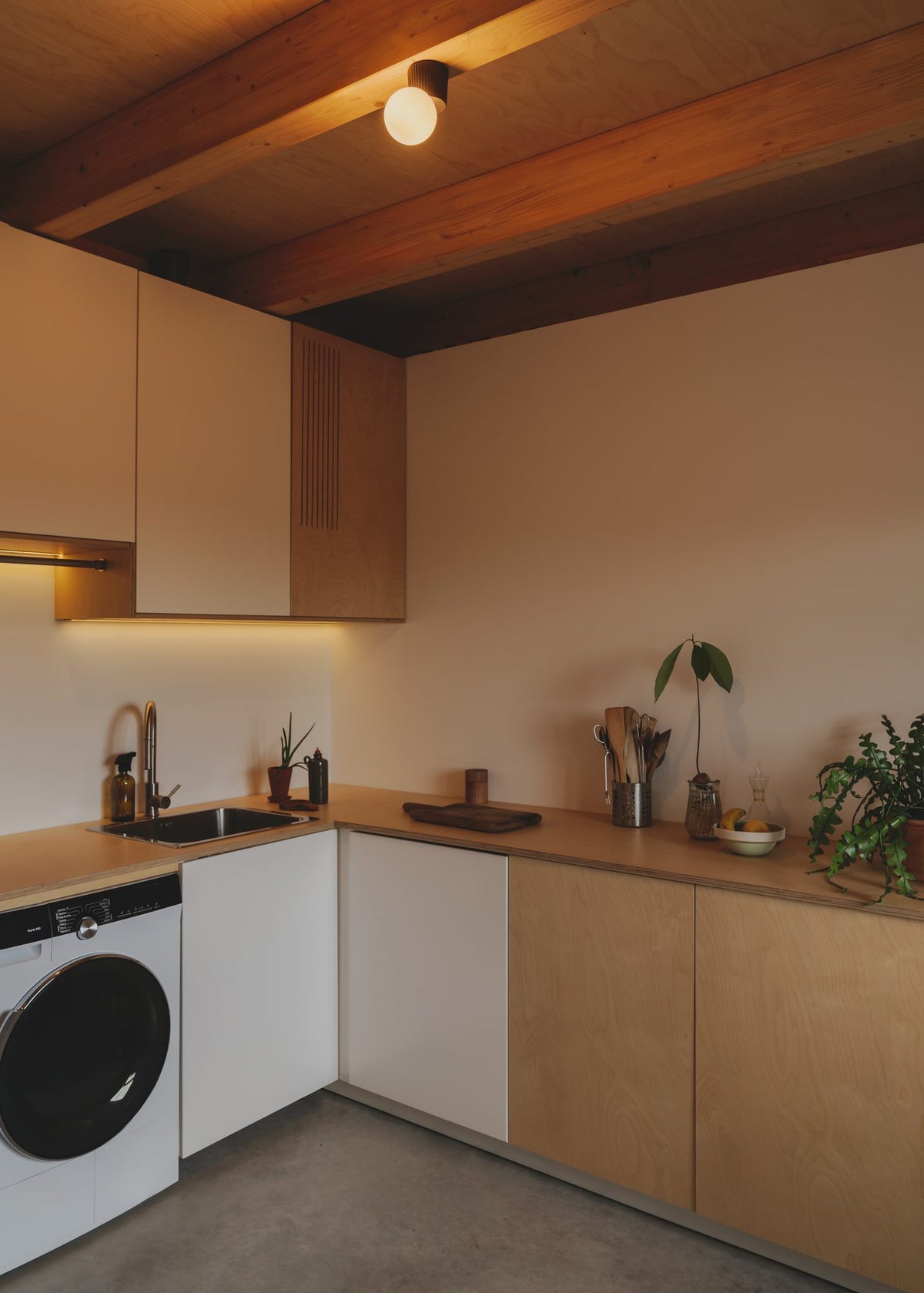 Aplique de pared pequeño – Milan Land – cuerpo cerámico con difusor de vidrio soplado opal, 3 acabados