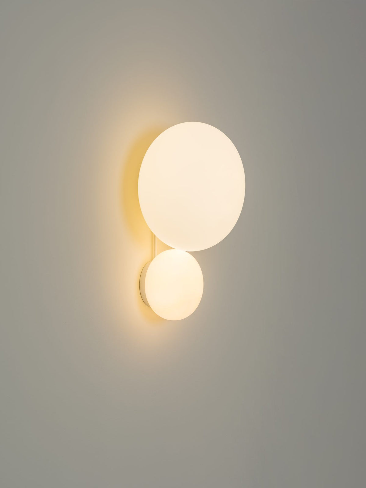 Aplique/plafón combinado – Milan Span – esfera de vidrio soplado, acabado blanco texturado