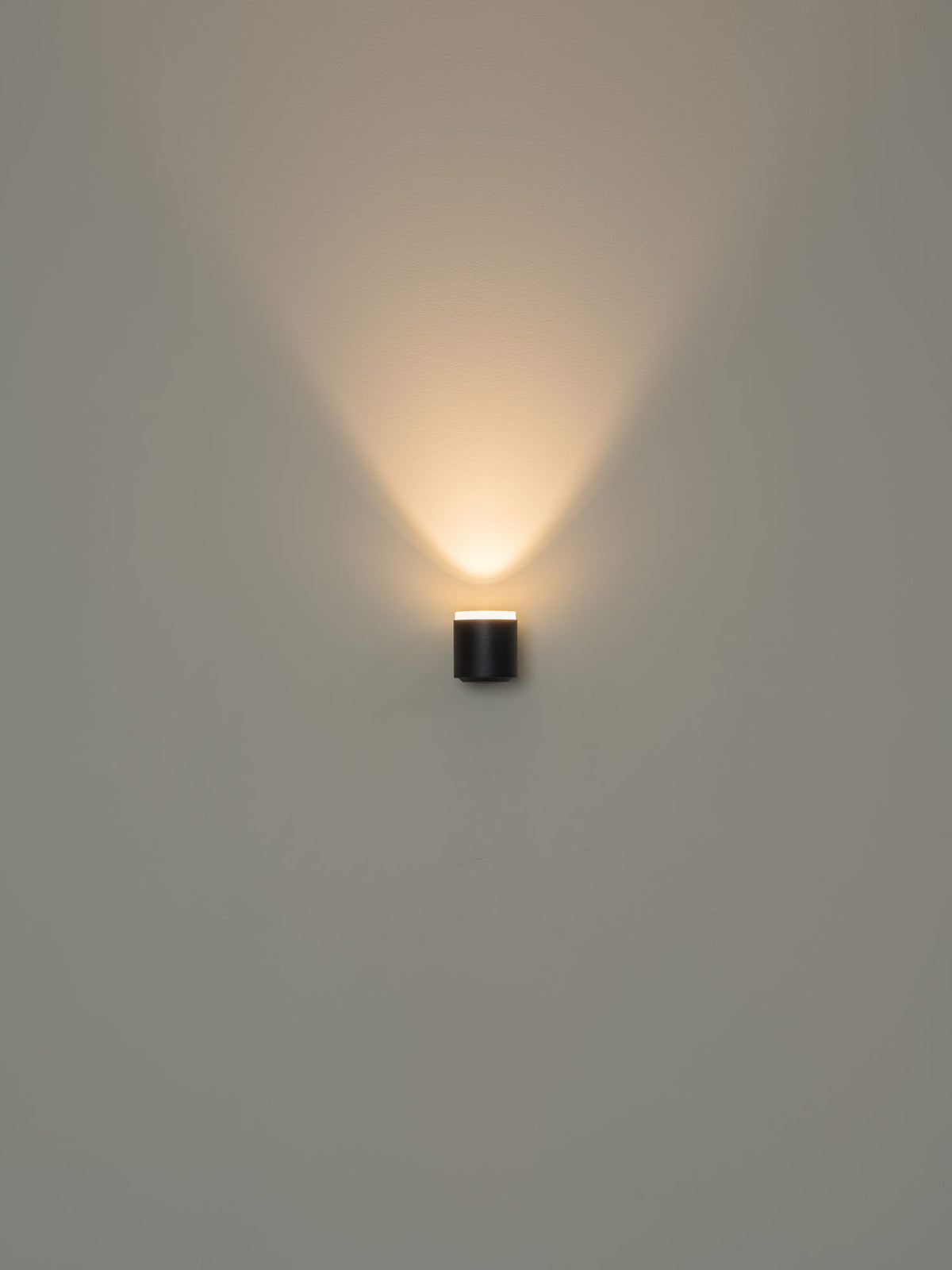 Aplique de pared – Milan Sip – cuerpo de aluminio inyectado y lacado, 2 acabados