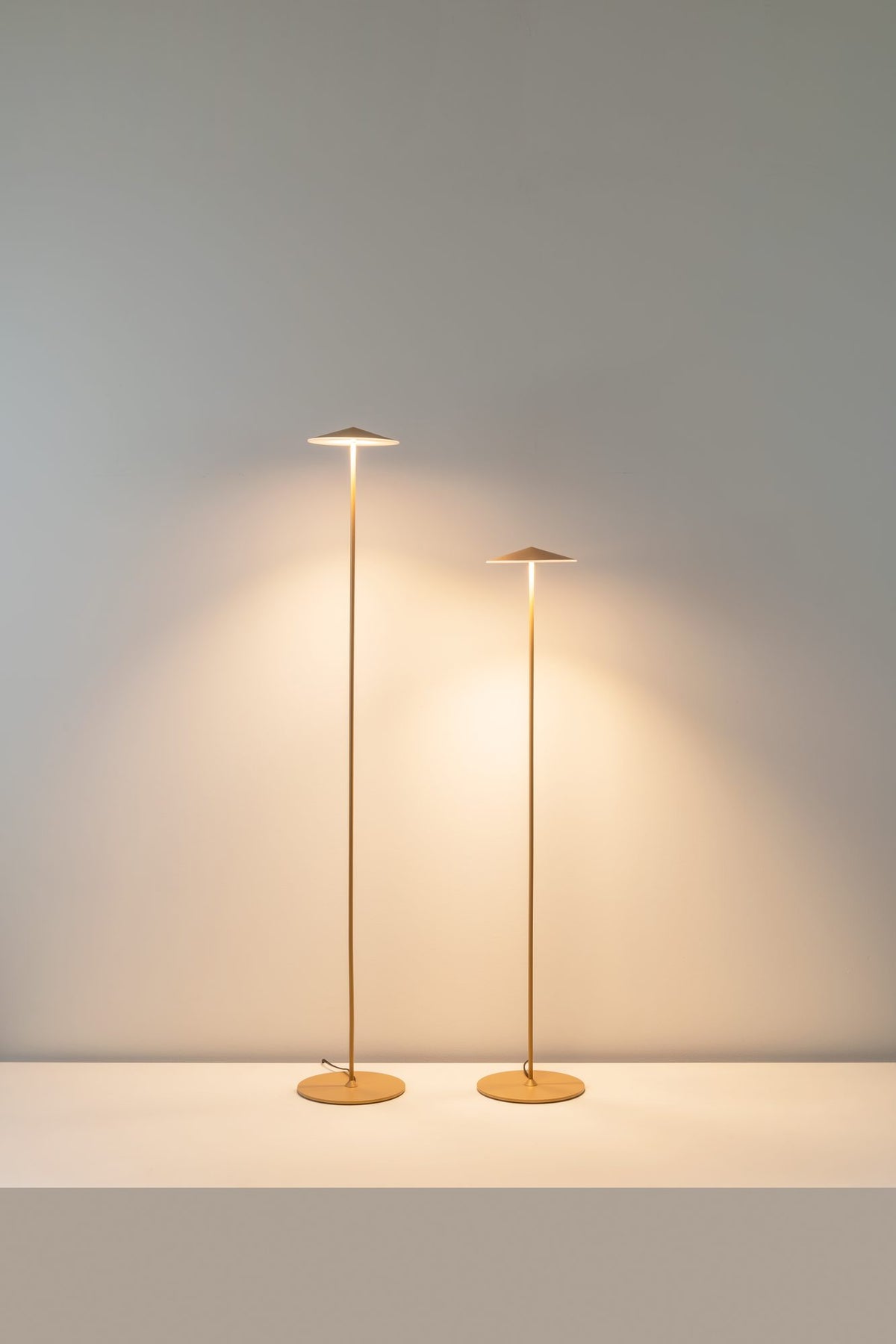 Lámpara de pie de salón 160 cm – Milan Pla – cuerpo de aluminio inyectado, 4 acabados