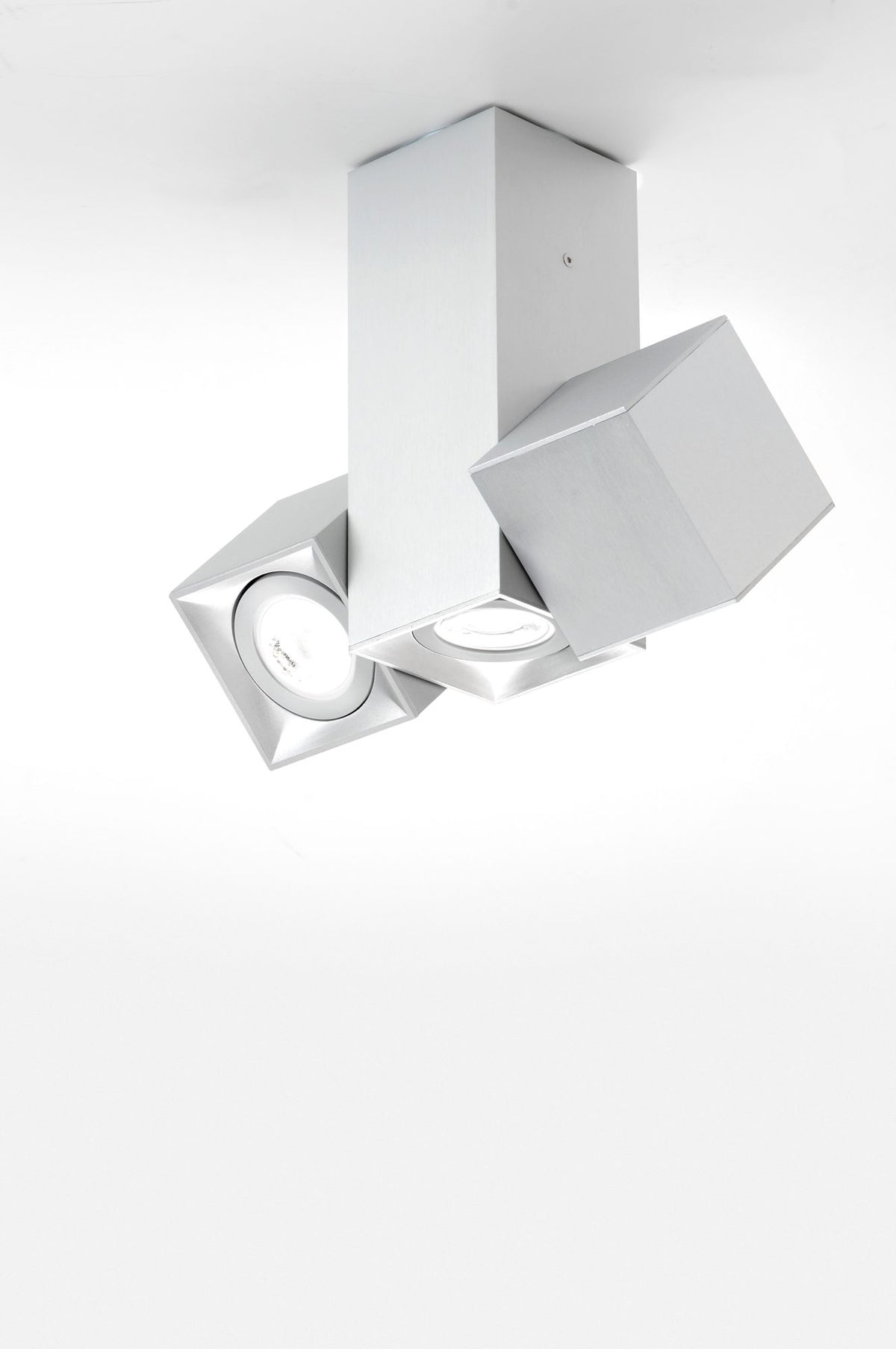 Plafón técnico de 3 luces GU10 – Milan Dau 80 – perfil de aluminio extruido de 80 mm, 3 acabados