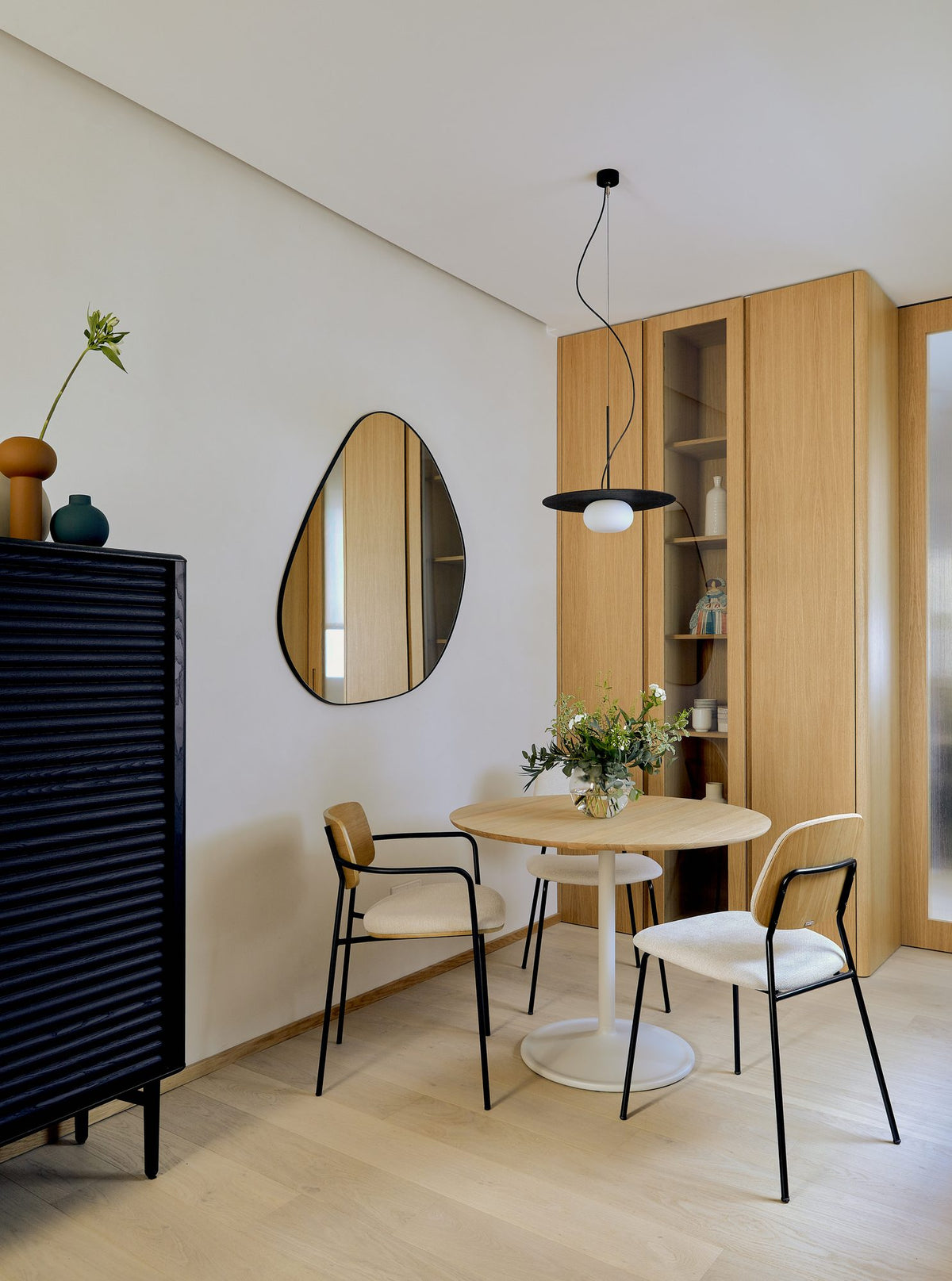 Lámpara colgante – Milan Knock – base reversible en madera de fresno con globo de vidrio soplado