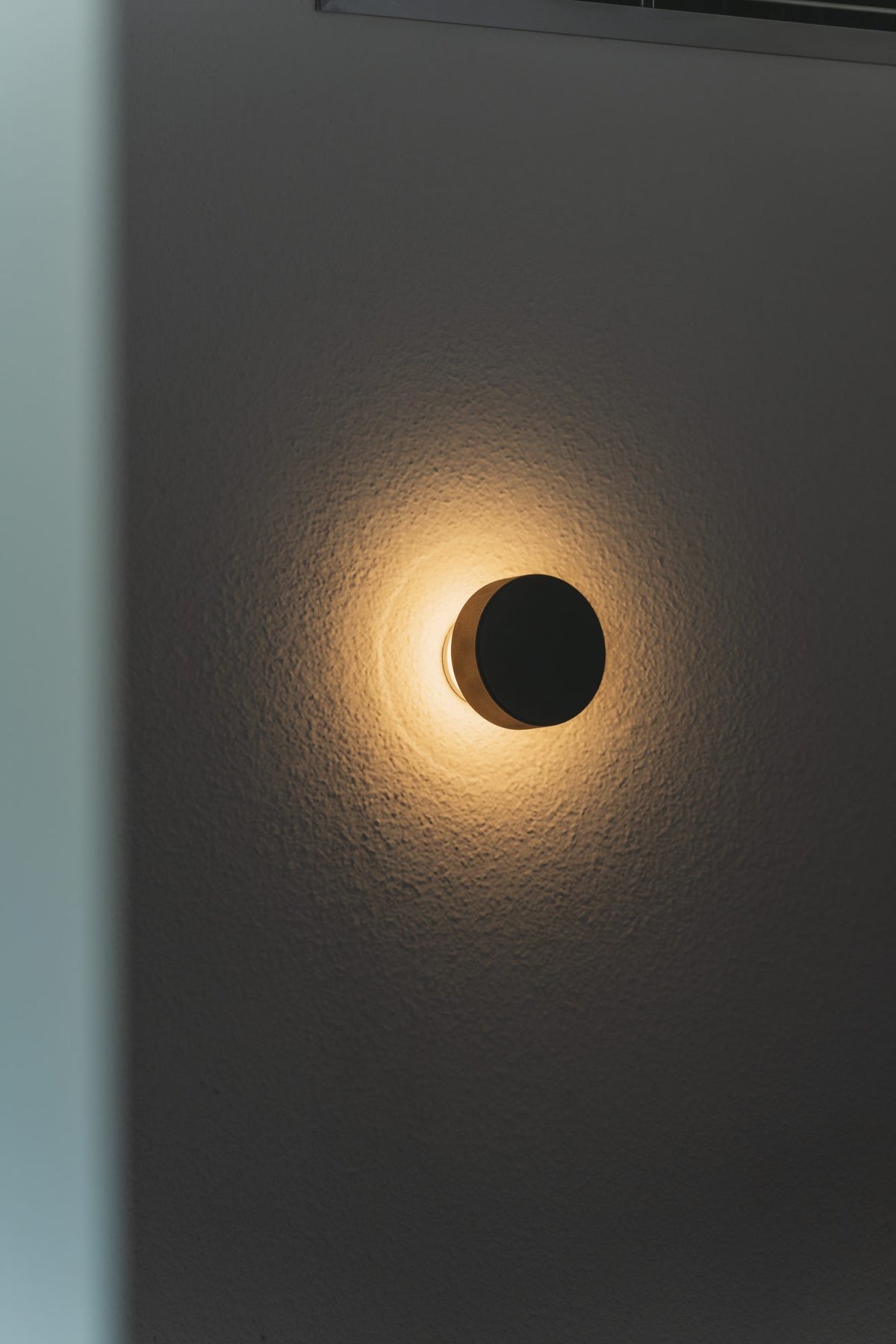 Aplique de pared – Milan Peak – diseño de cilindros superpuestos en metal, 3 acabados