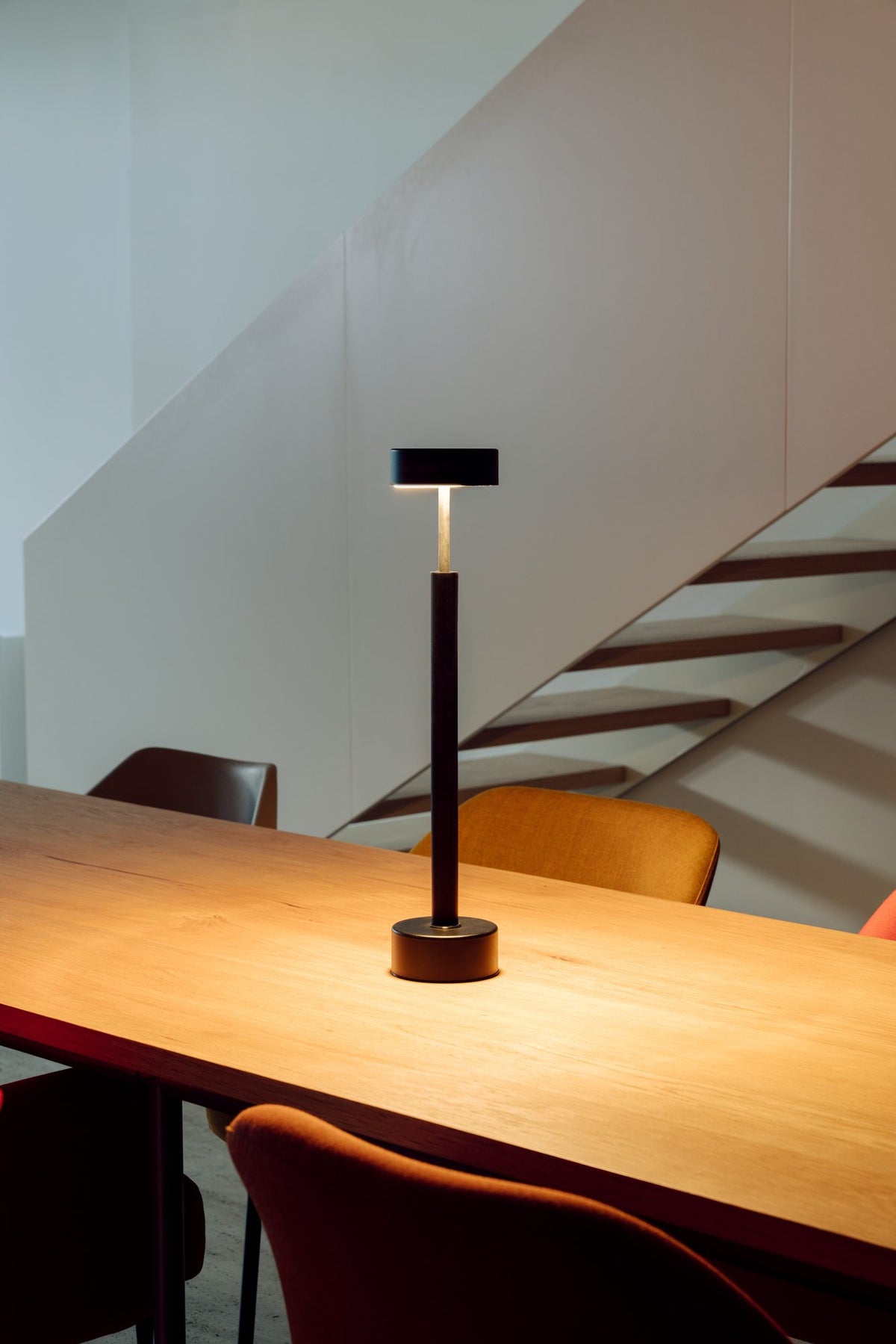 Lámpara de sobremesa – Milan Peak – diseño de cilindros superpuestos en metal, 3 acabados