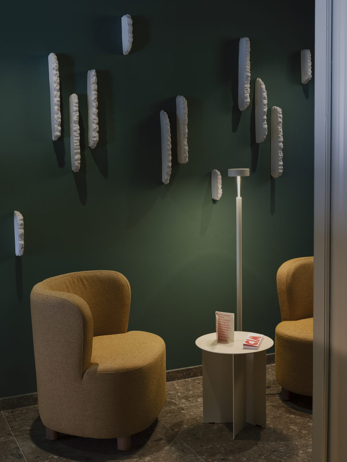 Lámpara de pie de salón 130 cm – Milan Peak – diseño de cilindros superpuestos en metal, 3 acabados