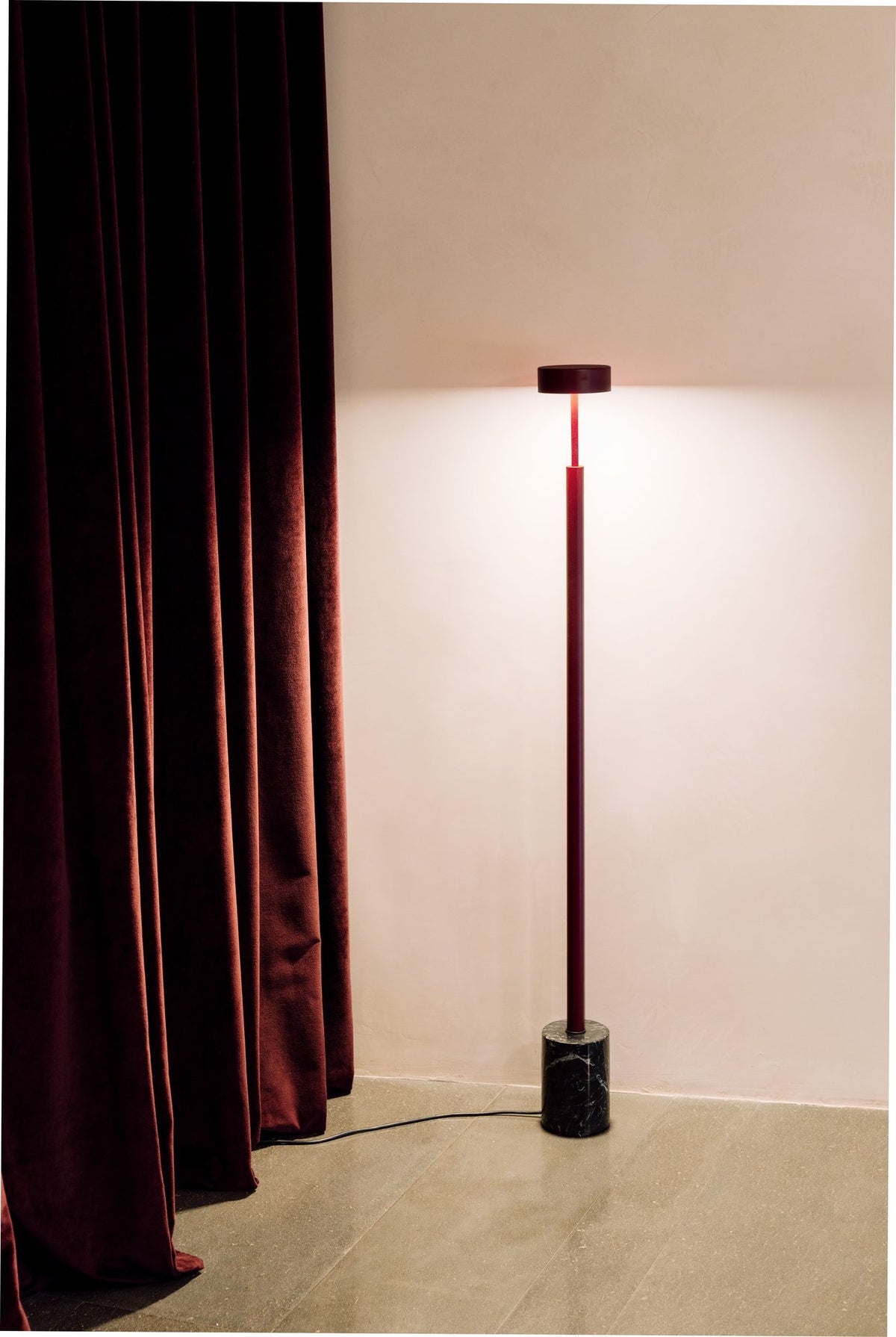 Lámpara de pie de salón 130 cm – Milan Peak – diseño de cilindros superpuestos en metal, 3 acabados