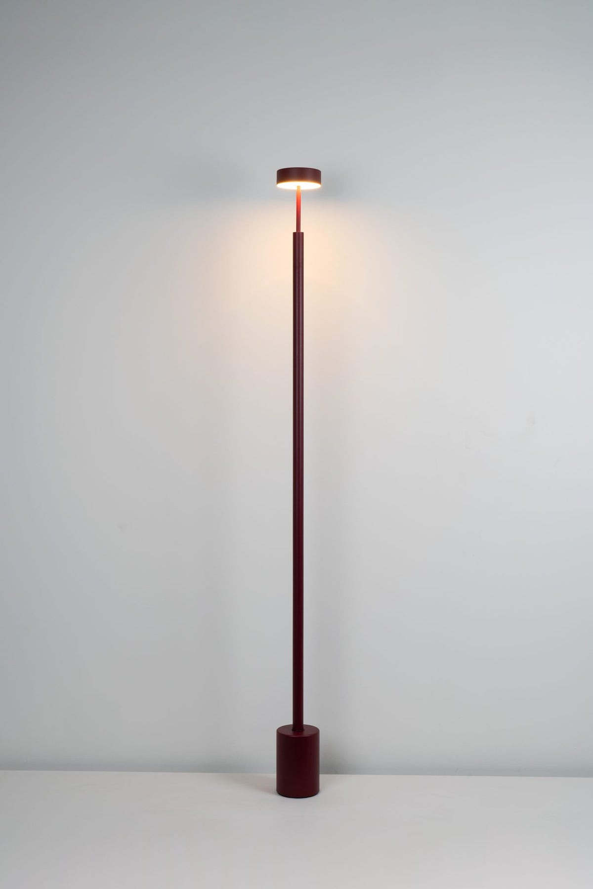 Lámpara de pie de salón 170 cm – Milan Peak – diseño cilíndrico en tela, 3 acabados