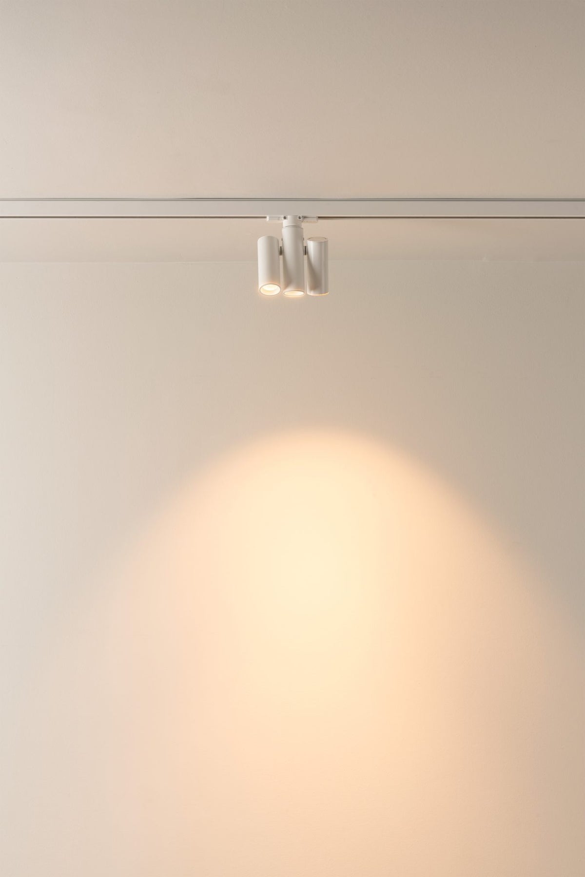 Plafón técnico compacto de 3 luces con LED DOB 5W – Milan Haul 40 – perfil de aluminio extruido, 2 acabados