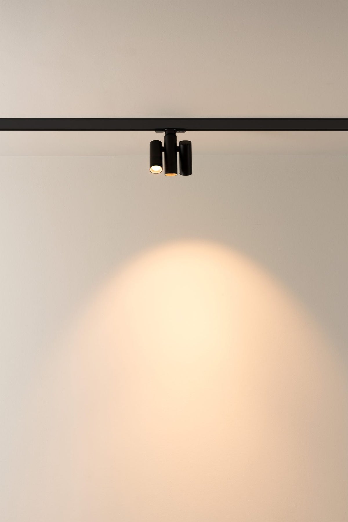 Plafón técnico compacto de 3 luces con LED DOB 5W – Milan Haul 40 – perfil de aluminio extruido, 2 acabados
