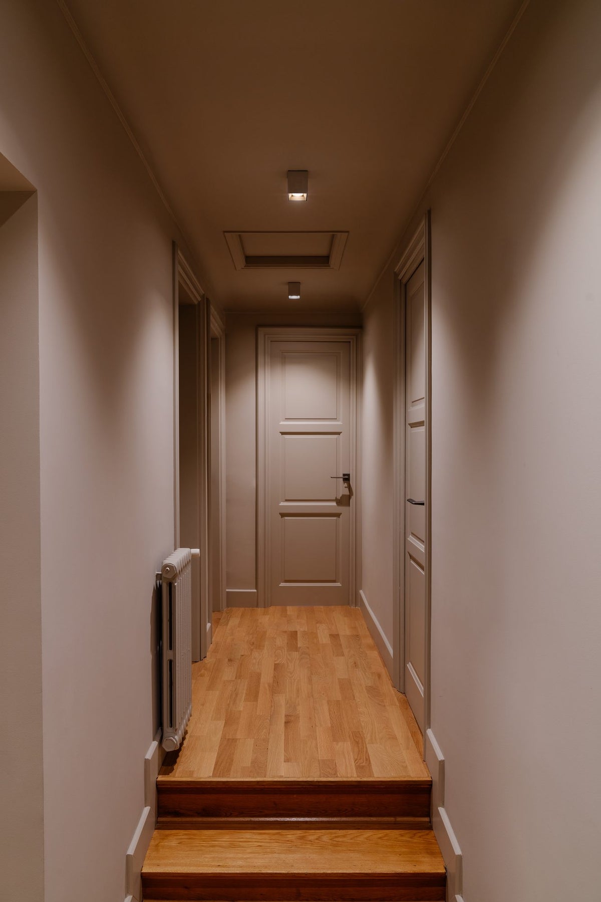 Plafón técnico con LED integrado COB – Milan Dau 80 – perfil de aluminio extruido de 80 mm, 3 acabados