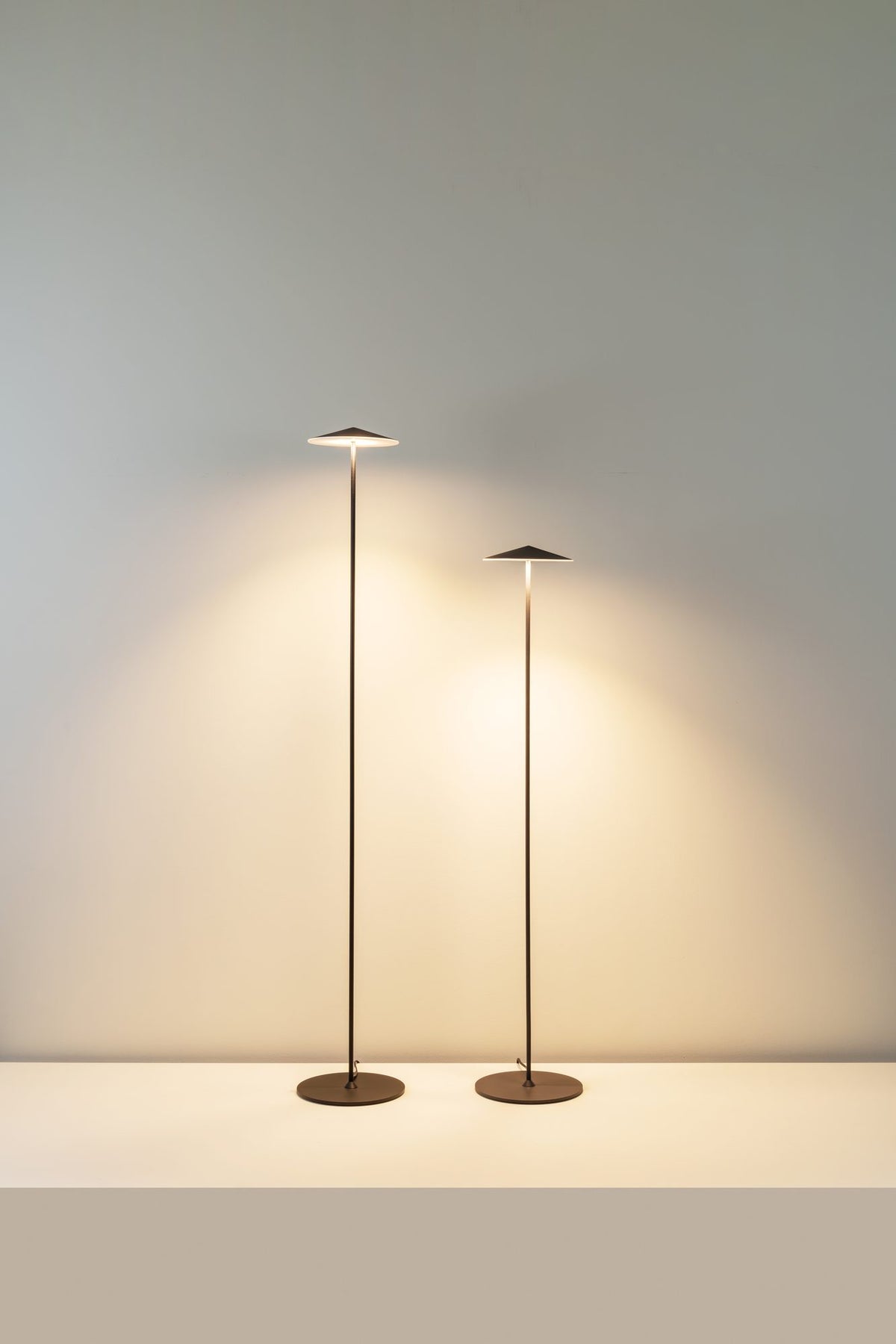 Lámpara de pie de salón 160 cm – Milan Pla – cuerpo de aluminio inyectado, 4 acabados