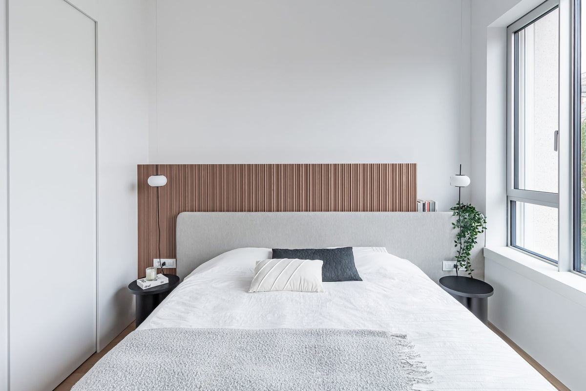 Lámpara colgante convertible en pie de salón – Milan Astros – diseño de líneas geométricas en acero, acabado negro texturado