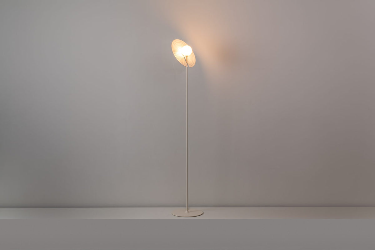 Lámpara de pie 160 cm – Milan Symphony – pantalla de cristal giratoria con cierre magnético, 3 acabados