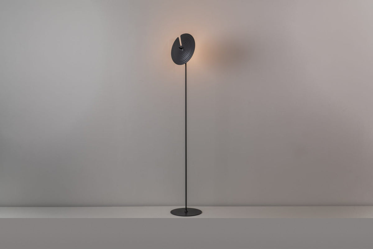 Lámpara de pie 160 cm – Milan Symphony – pantalla de cristal giratoria con cierre magnético, 3 acabados