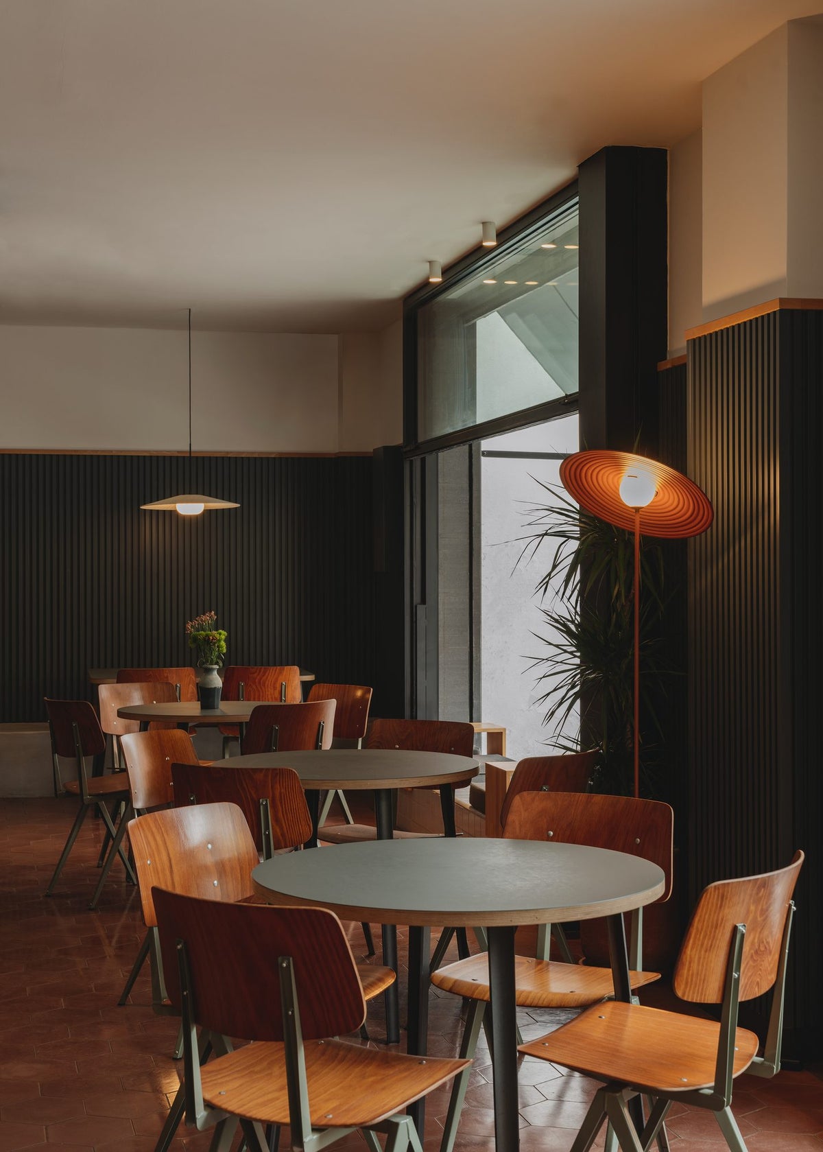 Lámpara colgante sin base – Milan Artic Circle – cuerpo de acero estampado, acabado negro
