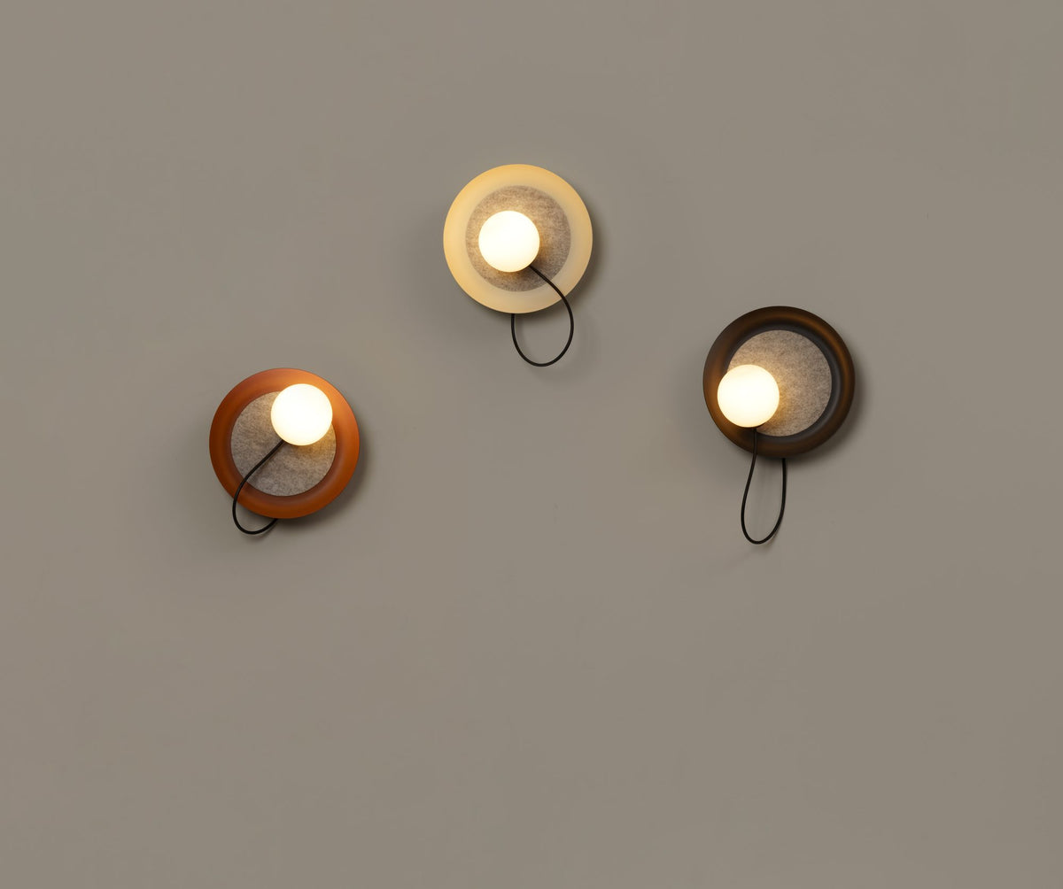 Aplique de pared – Milan Wire – tulipa de cristal conectada a pantalla textil mediante un hilo, 3 acabados