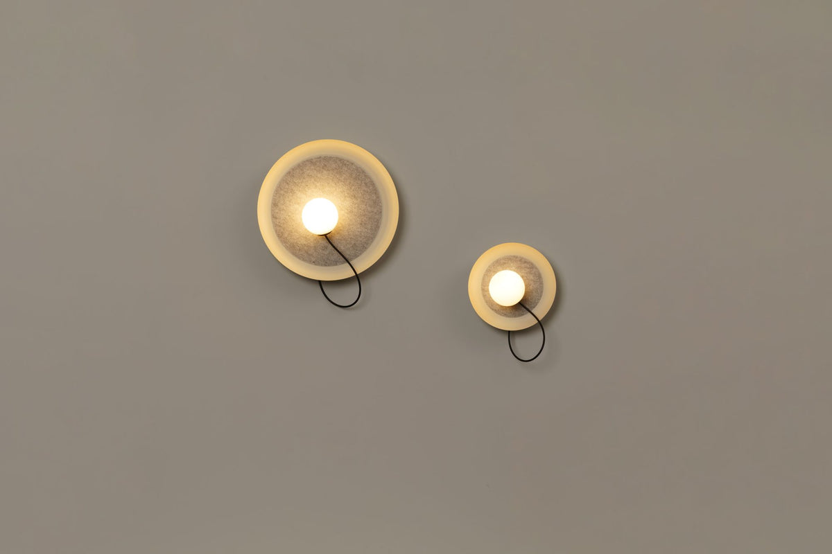 Aplique de pared – Milan Wire – tulipa de cristal conectada a pantalla textil mediante un hilo, 3 acabados