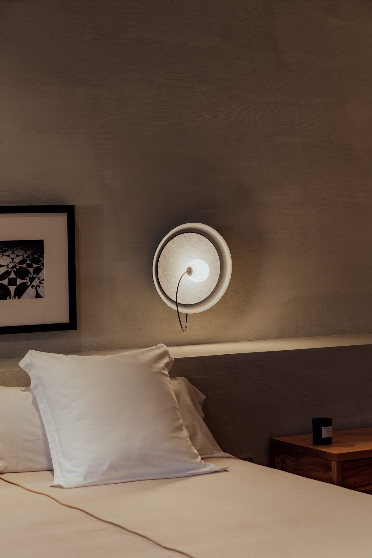 Aplique de pared – Milan Wire – tulipa de cristal conectada a pantalla textil mediante un hilo, 3 acabados