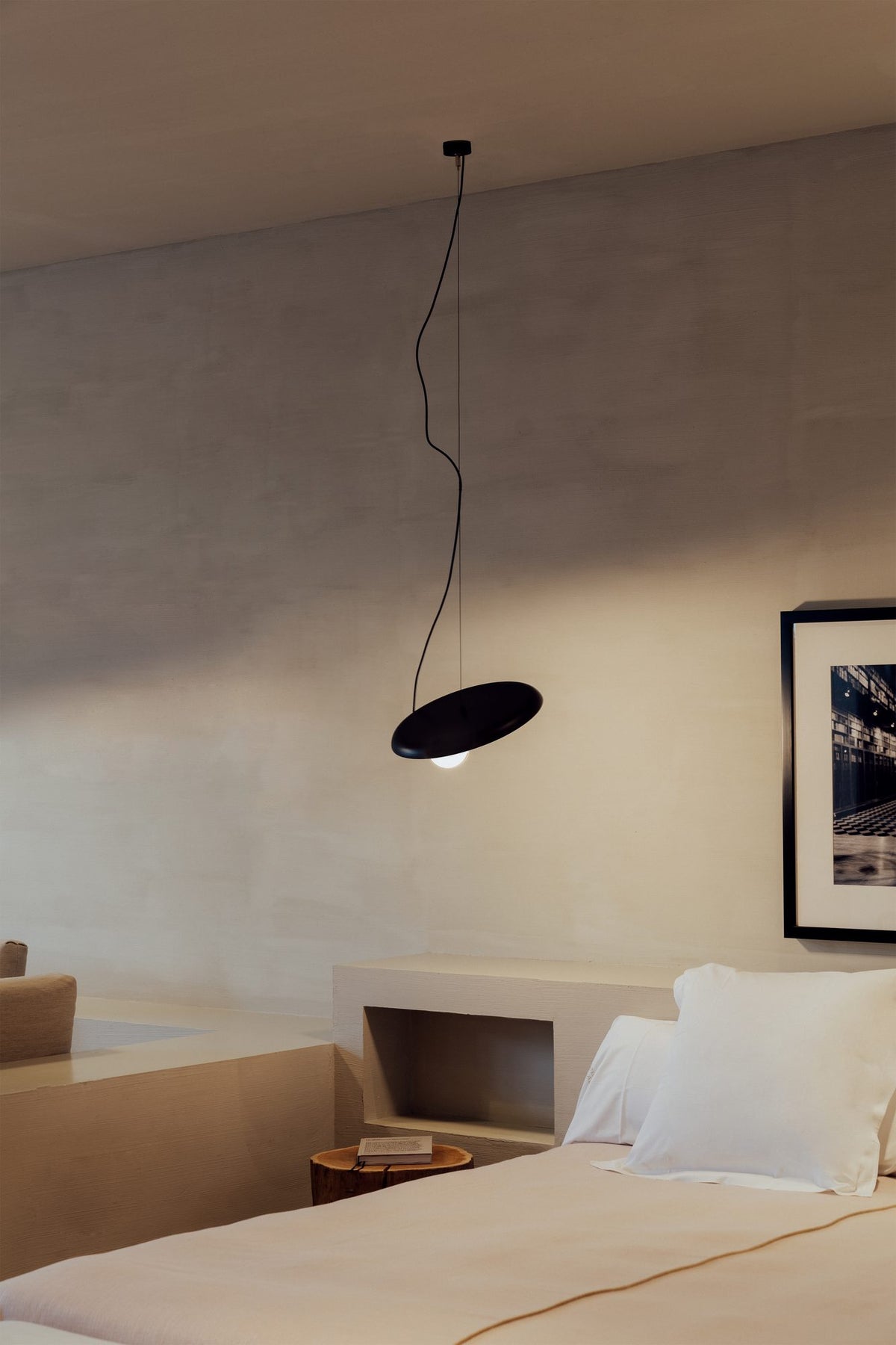 Lámpara colgante – Milan Wire – tulipa de cristal conectada a pantalla textil mediante un hilo, 3 acabados