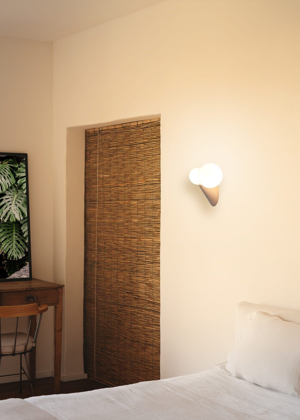 Aplique de pared – Milan Land – cuerpo cerámico con difusor de vidrio soplado opal, 3 acabados