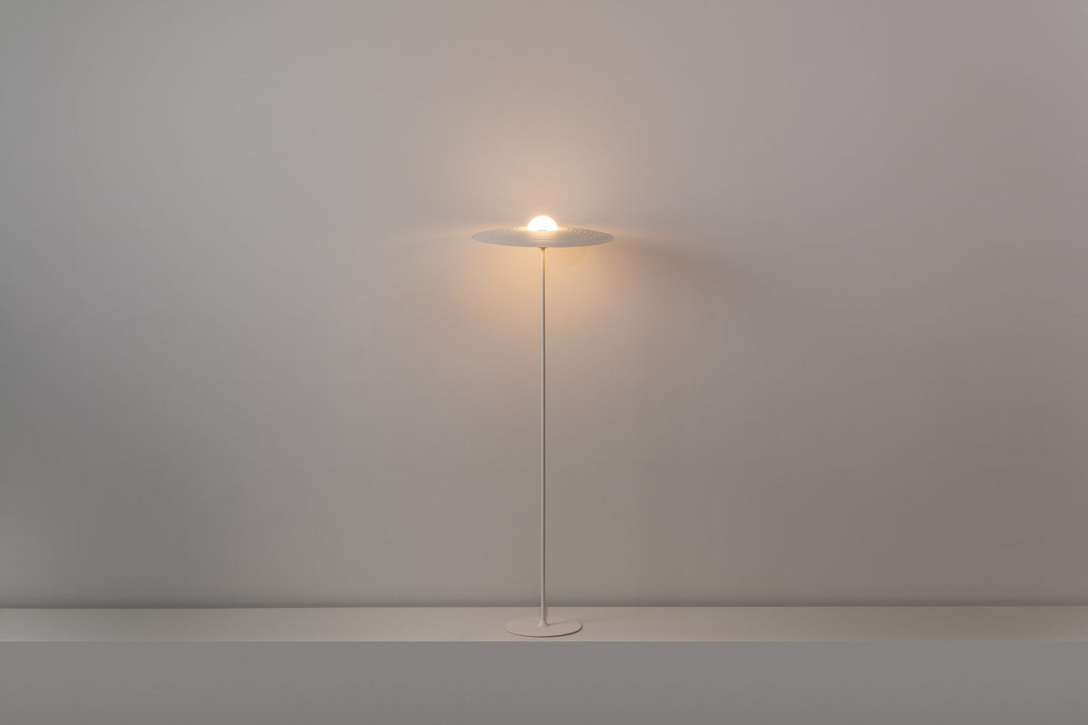 Lámpara de pie 130 cm – Milan Symphony – pantalla de cristal giratoria con cierre magnético, 3 acabados