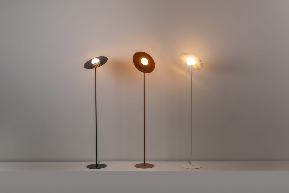 Lámpara de pie 130 cm – Milan Symphony – pantalla de cristal giratoria con cierre magnético, 3 acabados